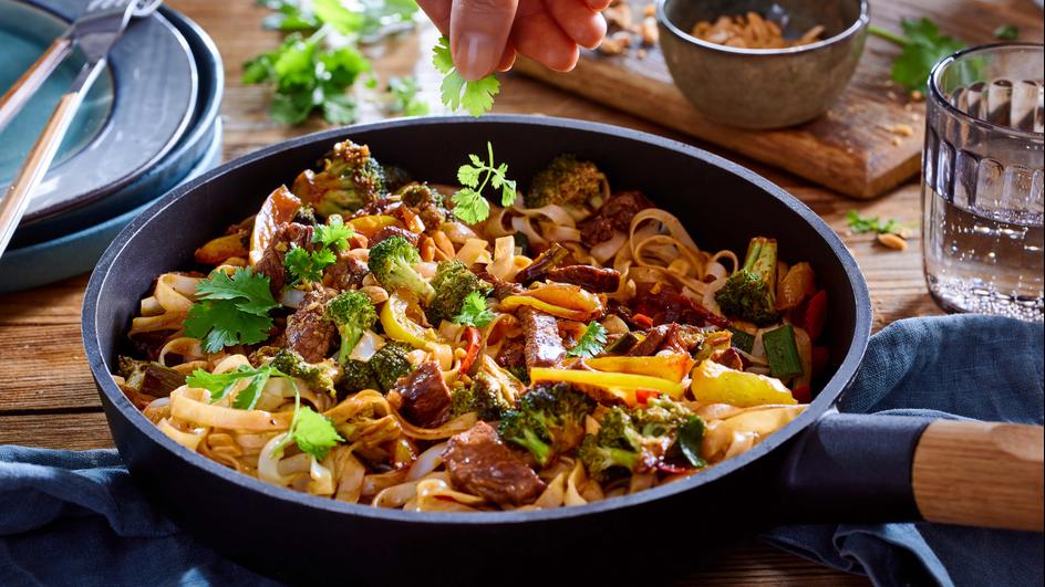 Teriyaki Reisnudeln Mit Rindfleisch Brokkoli Maggi De