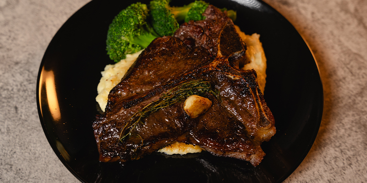 COFFEE CRUSTED STEAK | Nestlé Recipes