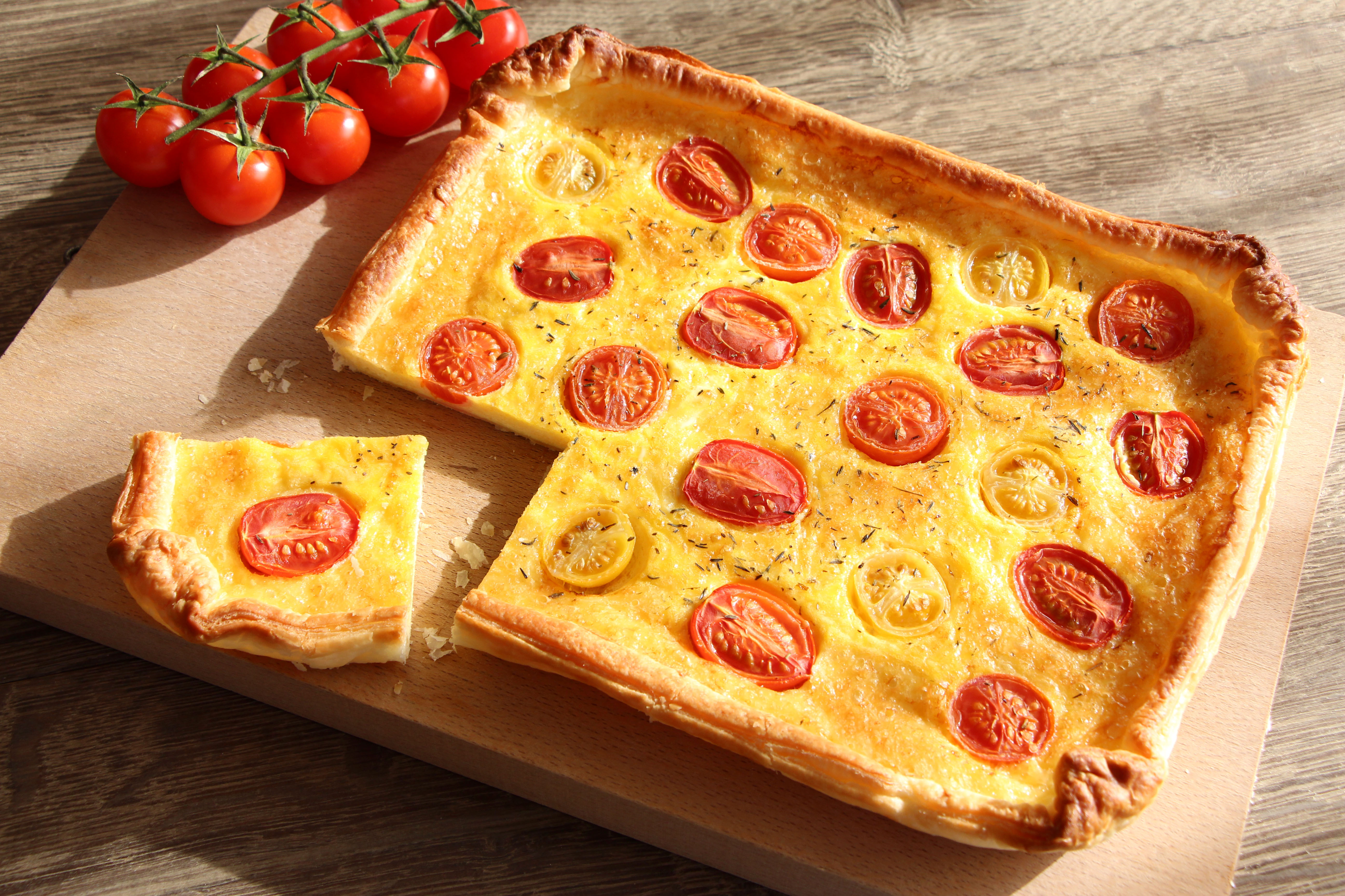 Tarta de tomate, queso y tomillo