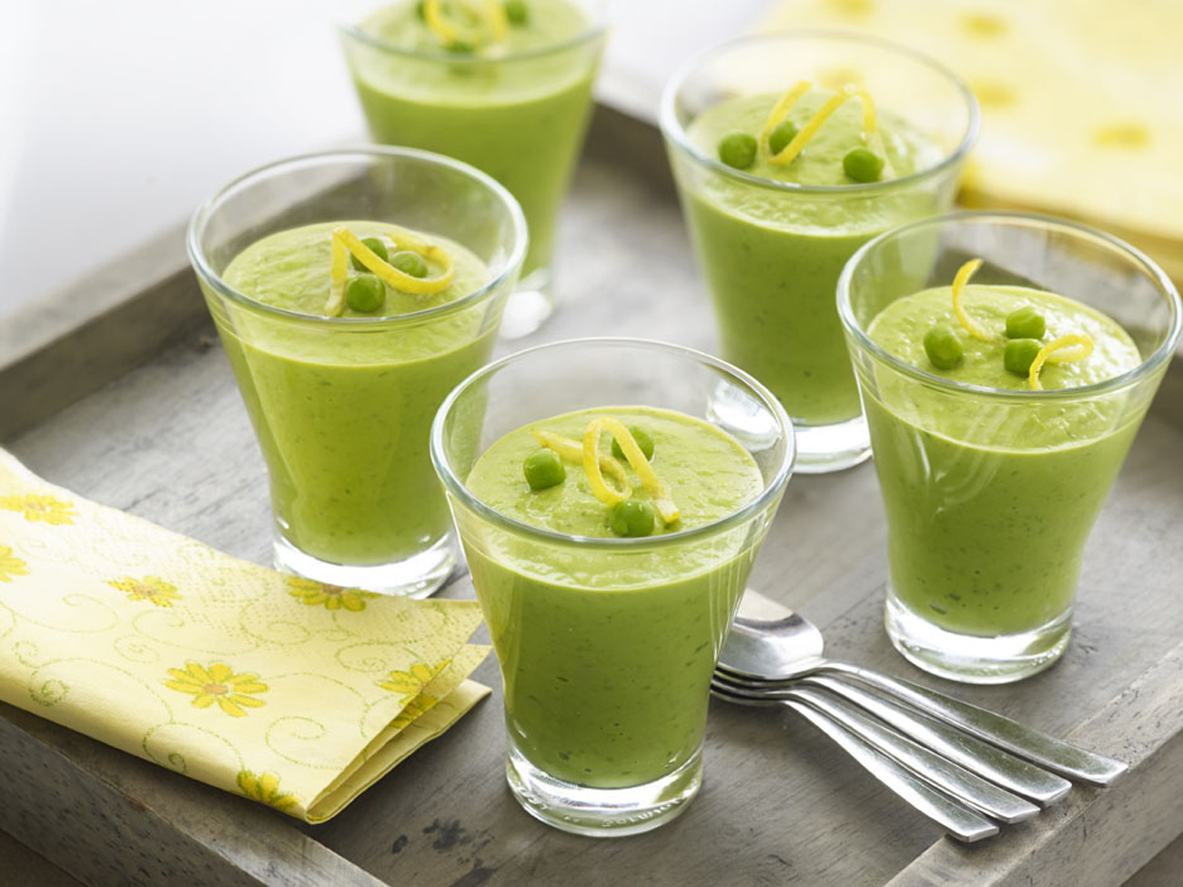 Chupitos de crema de guisantes al limón