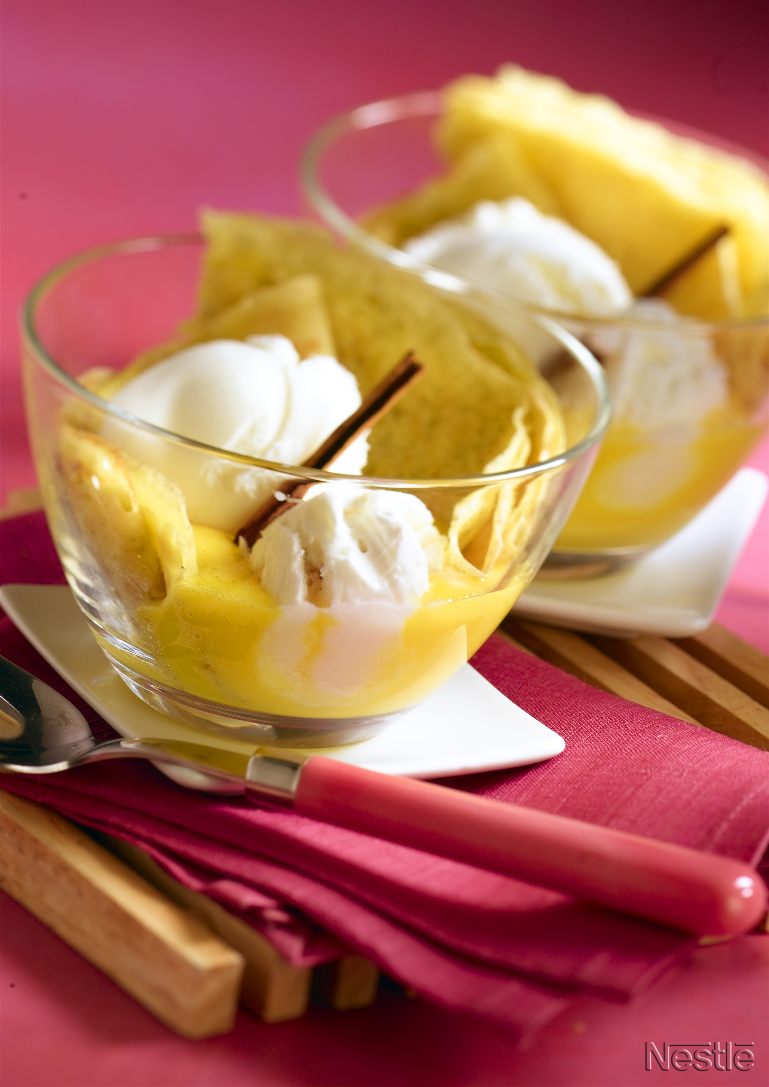 Creps con crema de maracuyá y helado