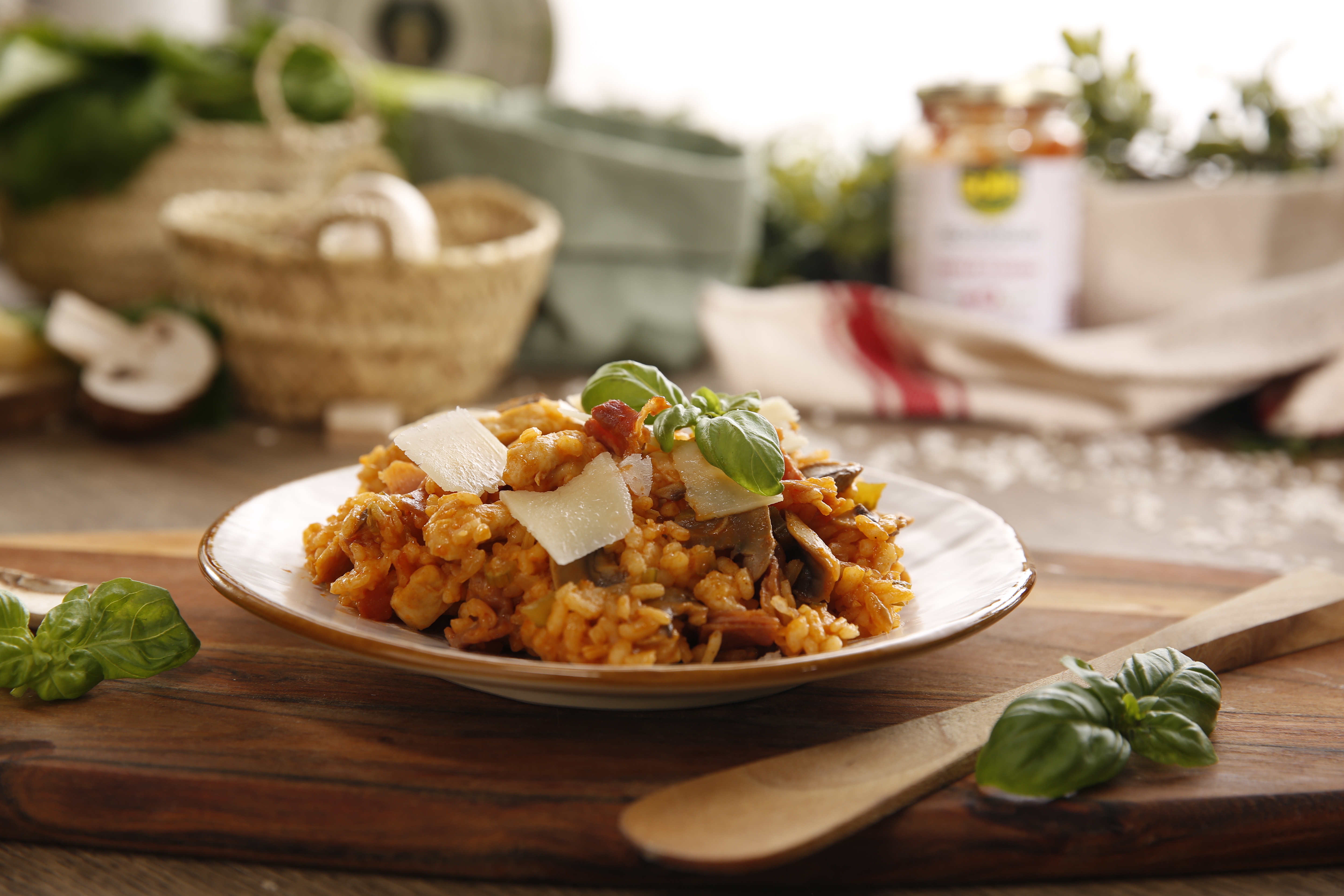 Arroz con pollo y tomate