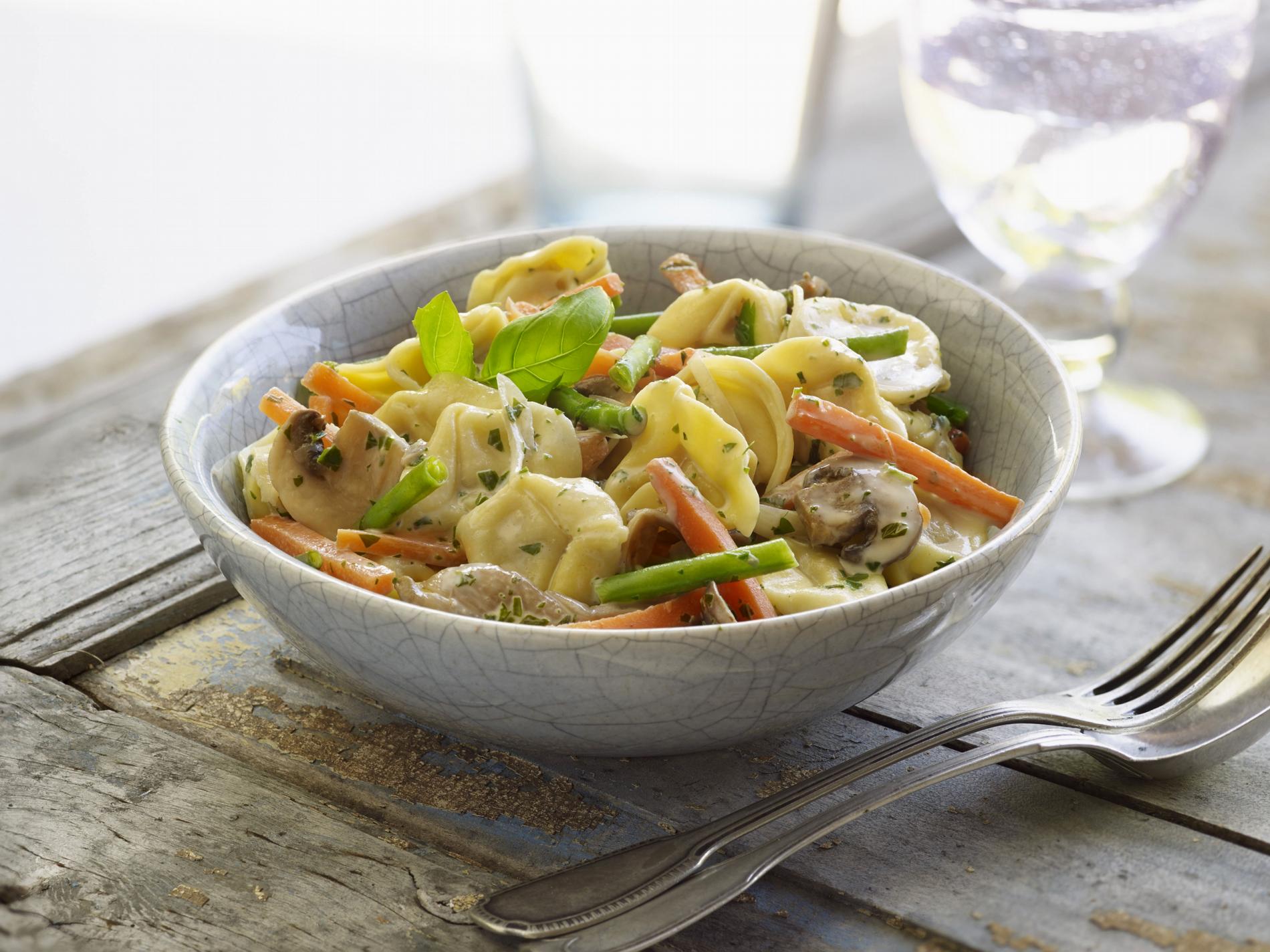 Pasta con salsa de verduras a la crema