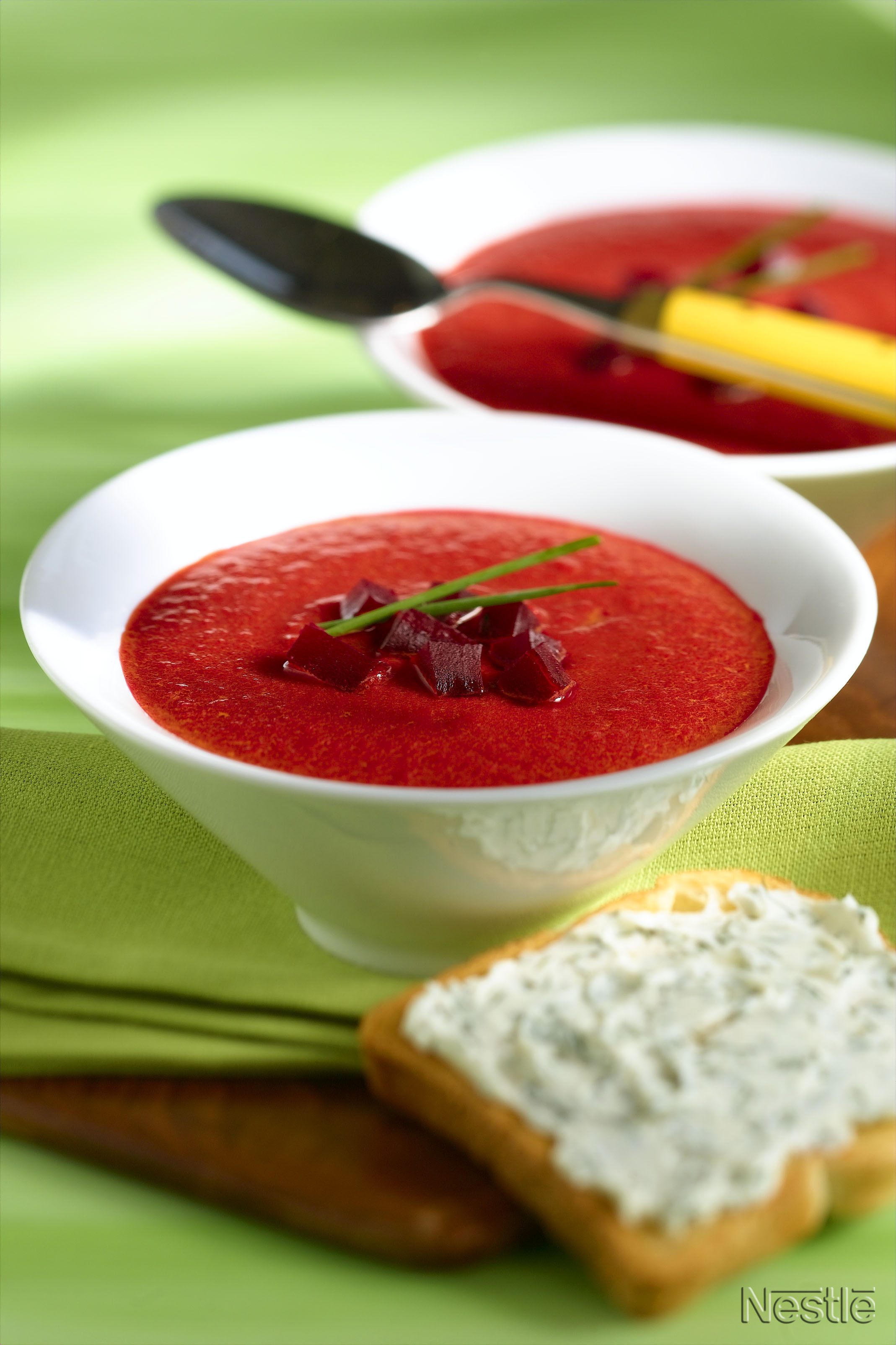 Sopa de tomate y picante