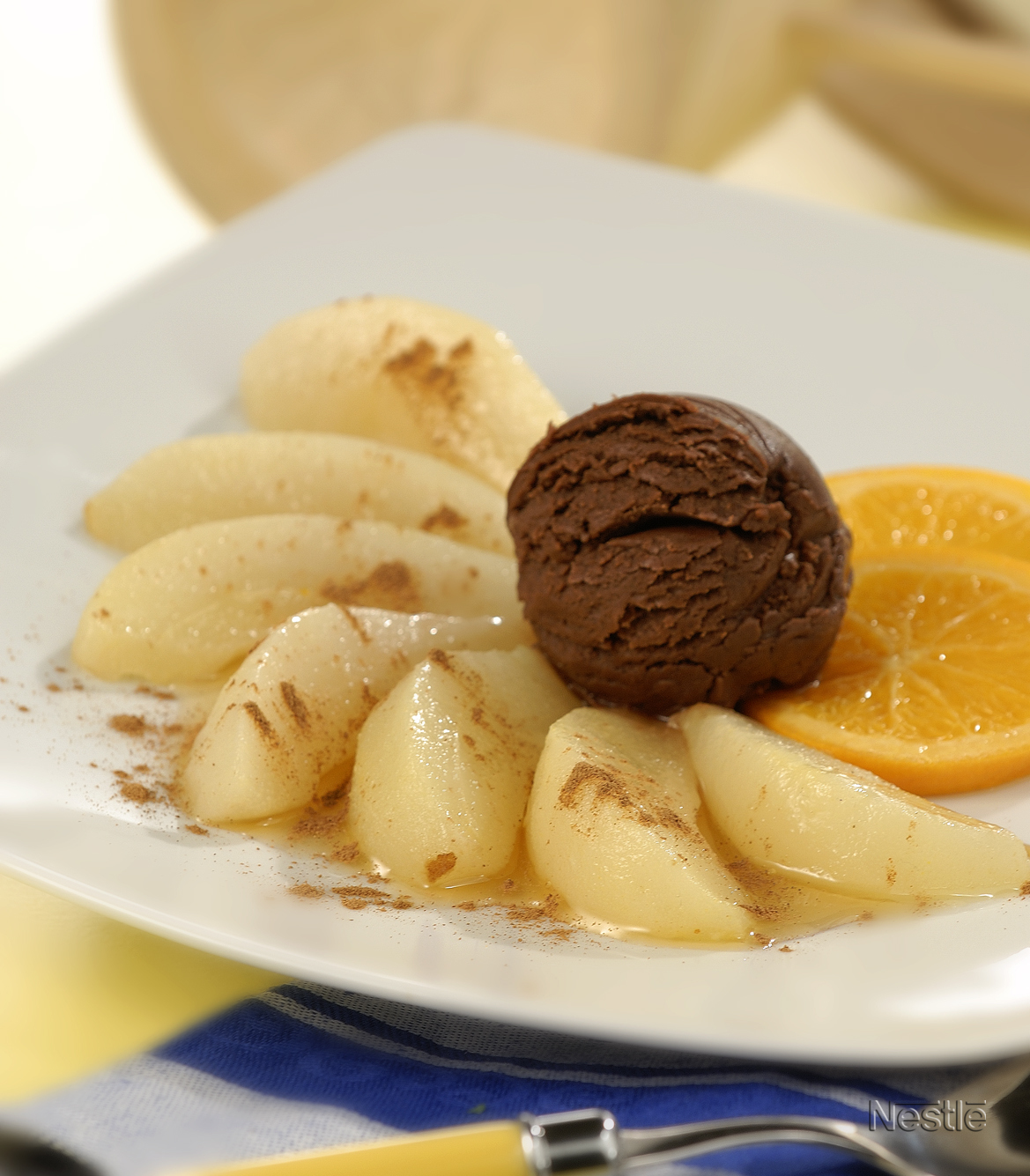Helado con compota de peras
