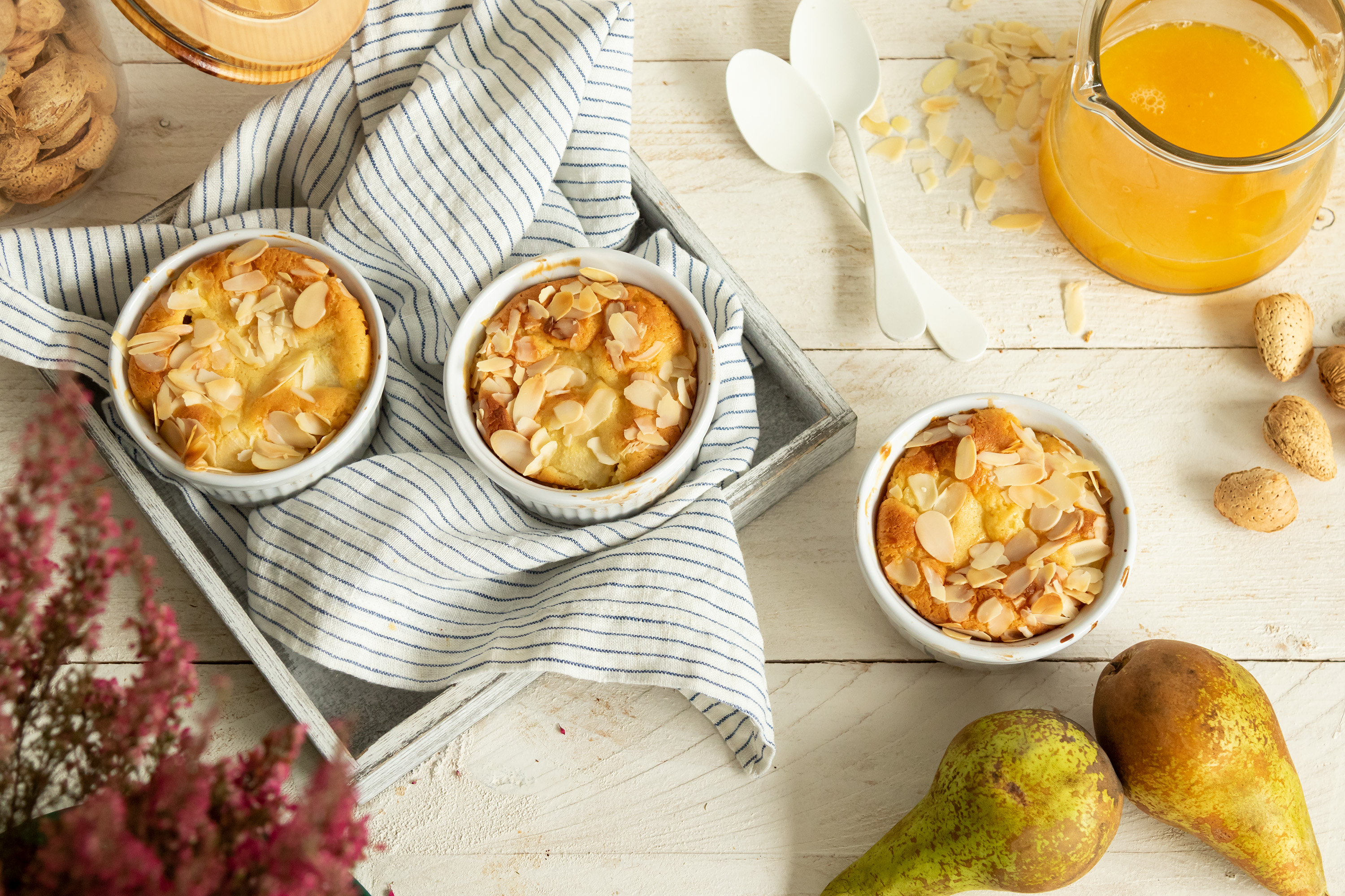 Peras con crema de almendras