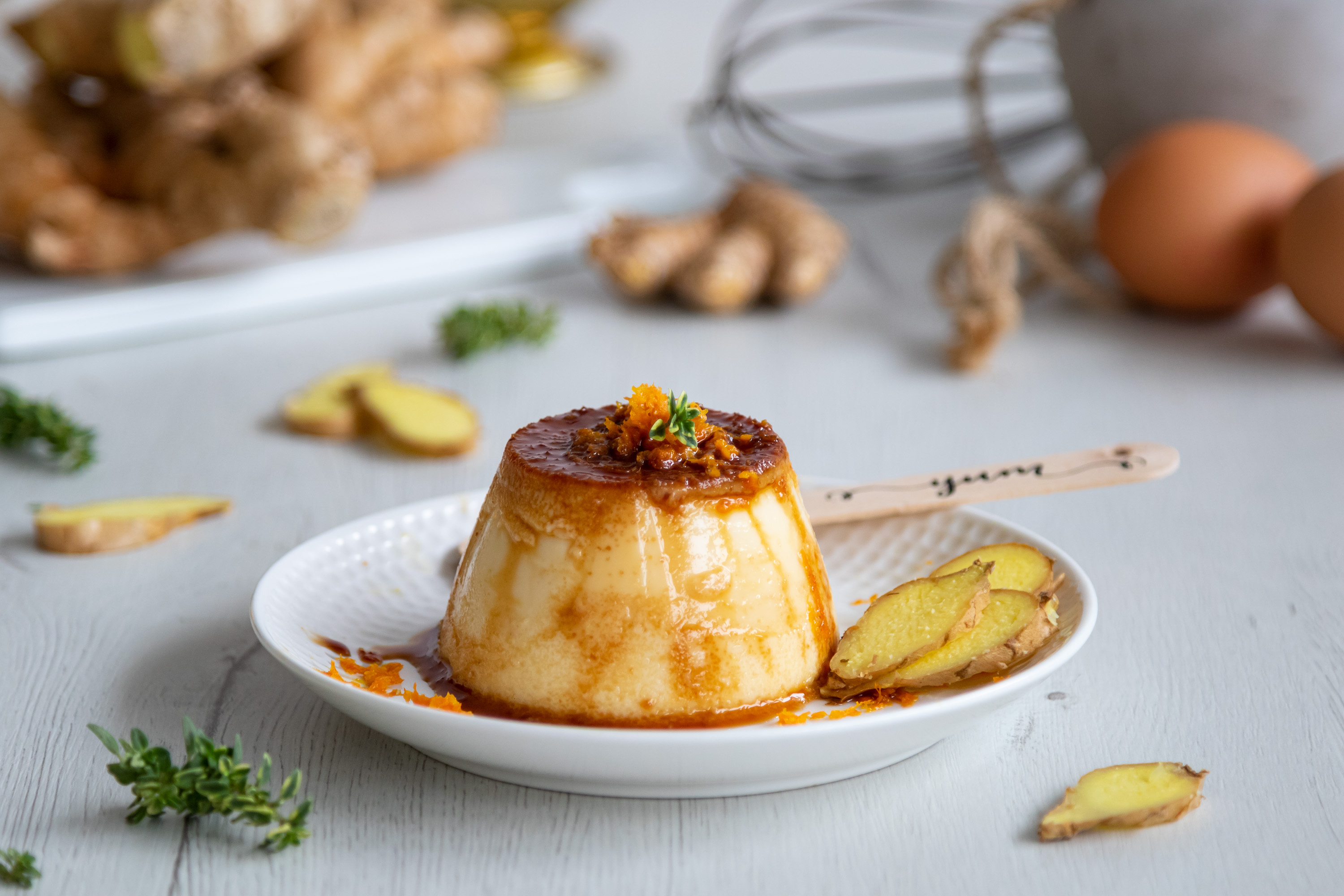 Flan de naranja y leche condensada con jengibre