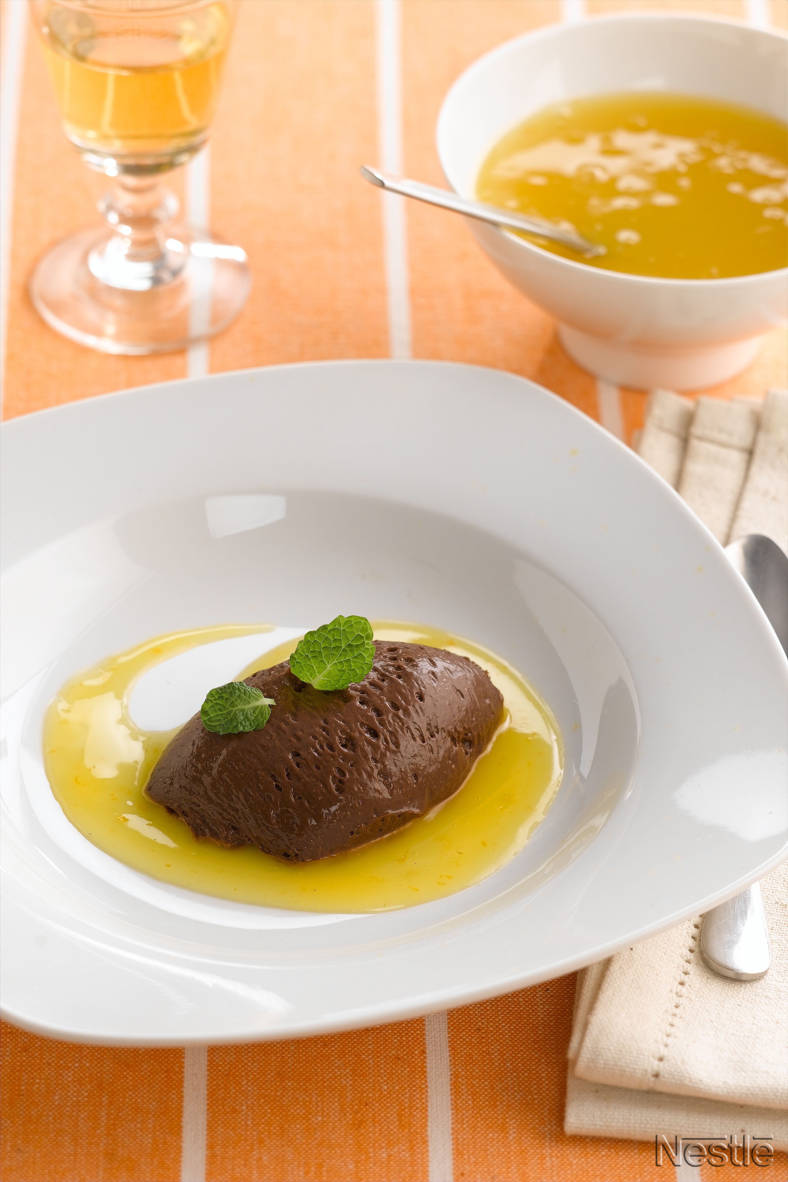Cremoso de chocolate y salsa de mandarinas