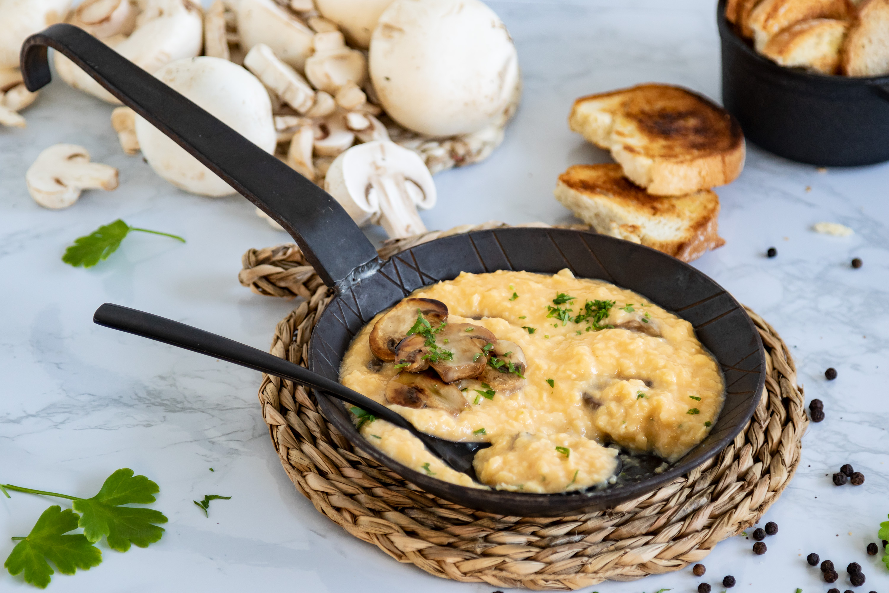 Huevos revueltos con champiñones