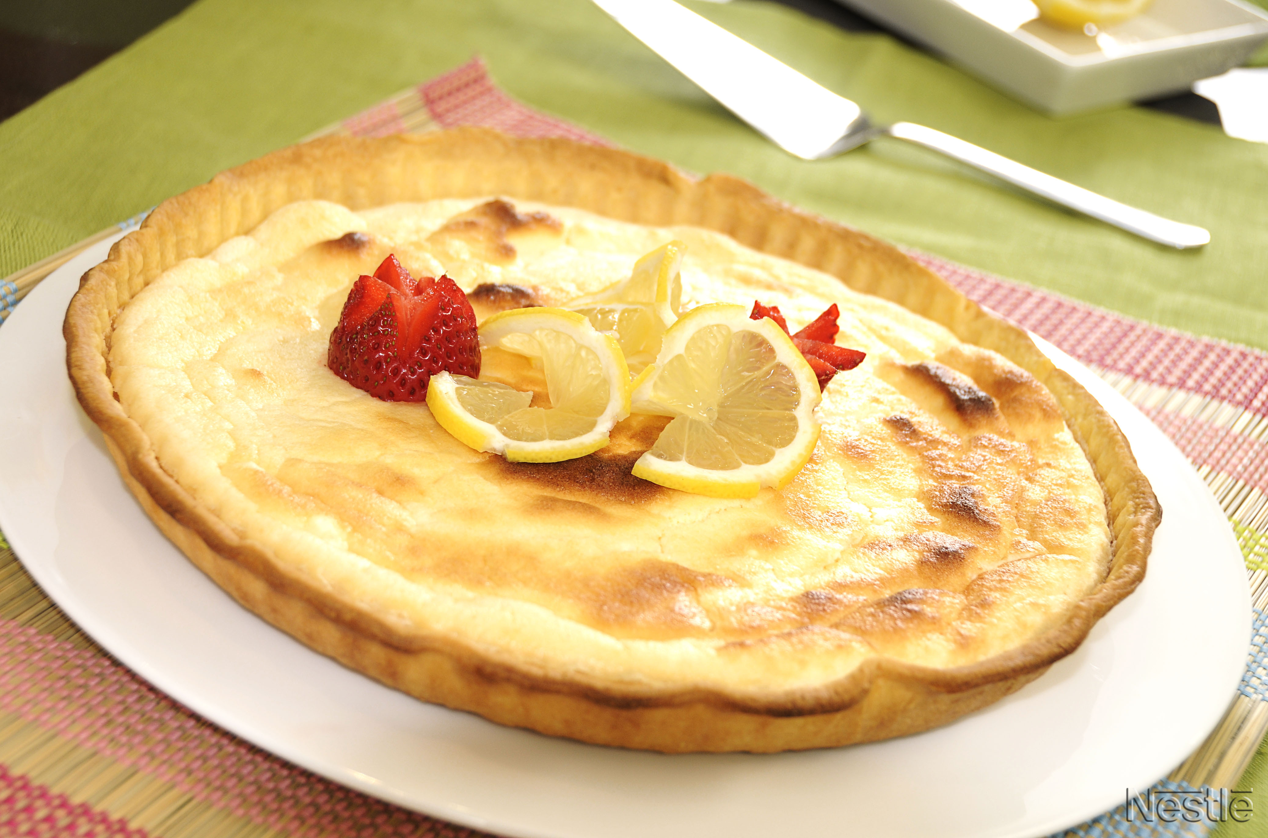 Tarta de mousse de limón