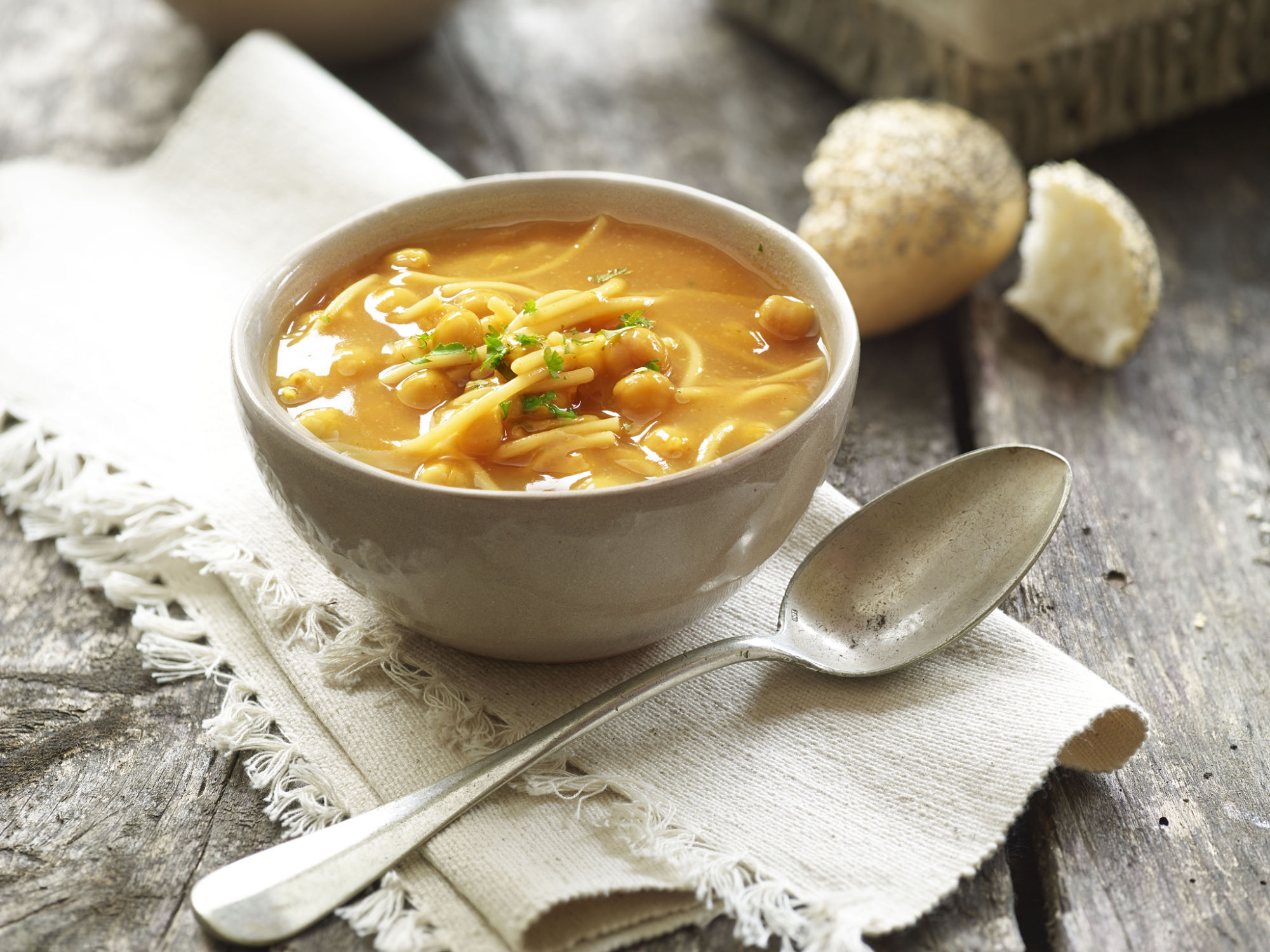 Potaje de garbanzos con fideos