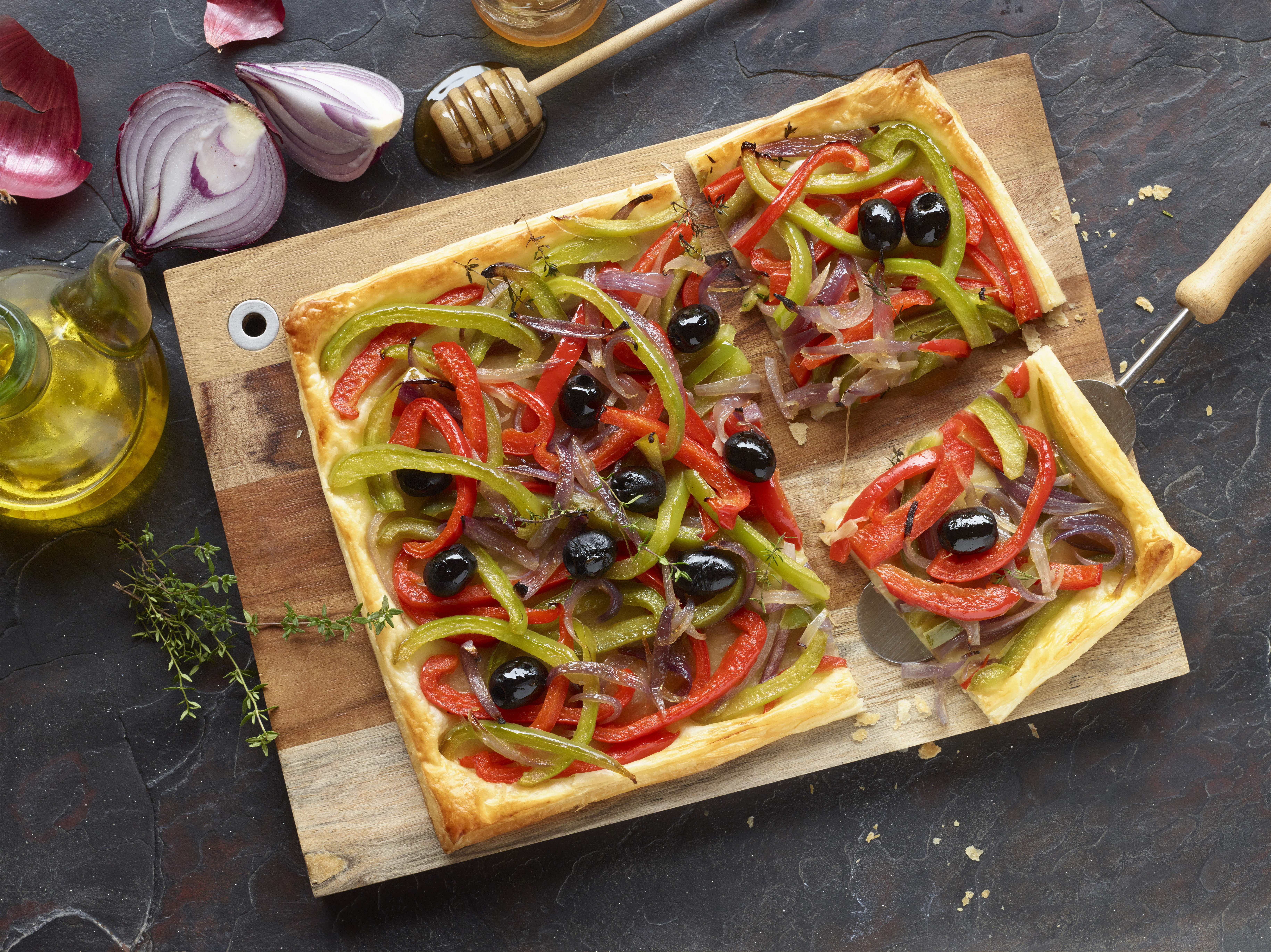 Tarta de hojaldre con verduras y miel