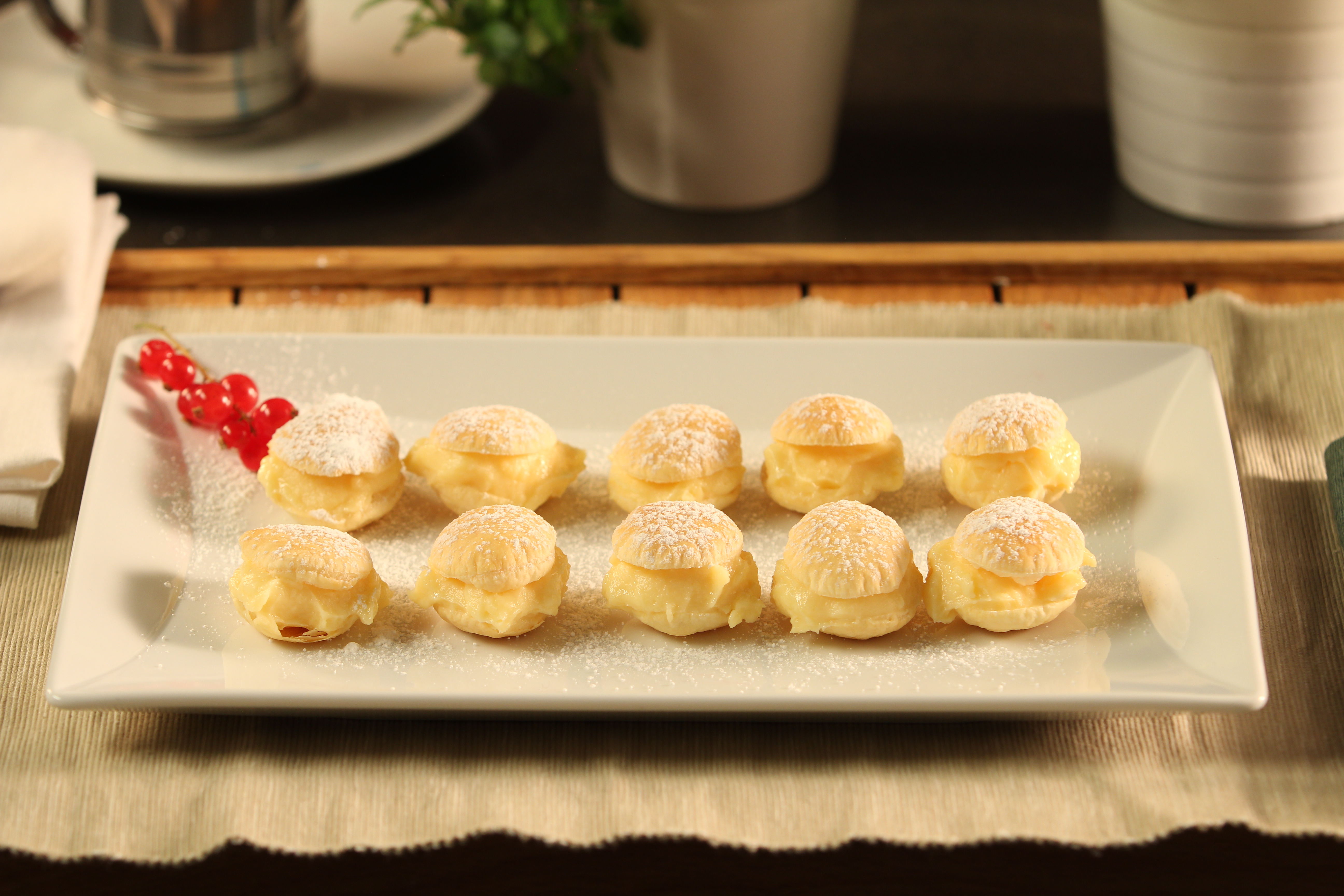Buñuelos de hojaldre con crema
