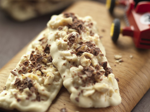 Crujiente de chocolate blanco y frutos secos