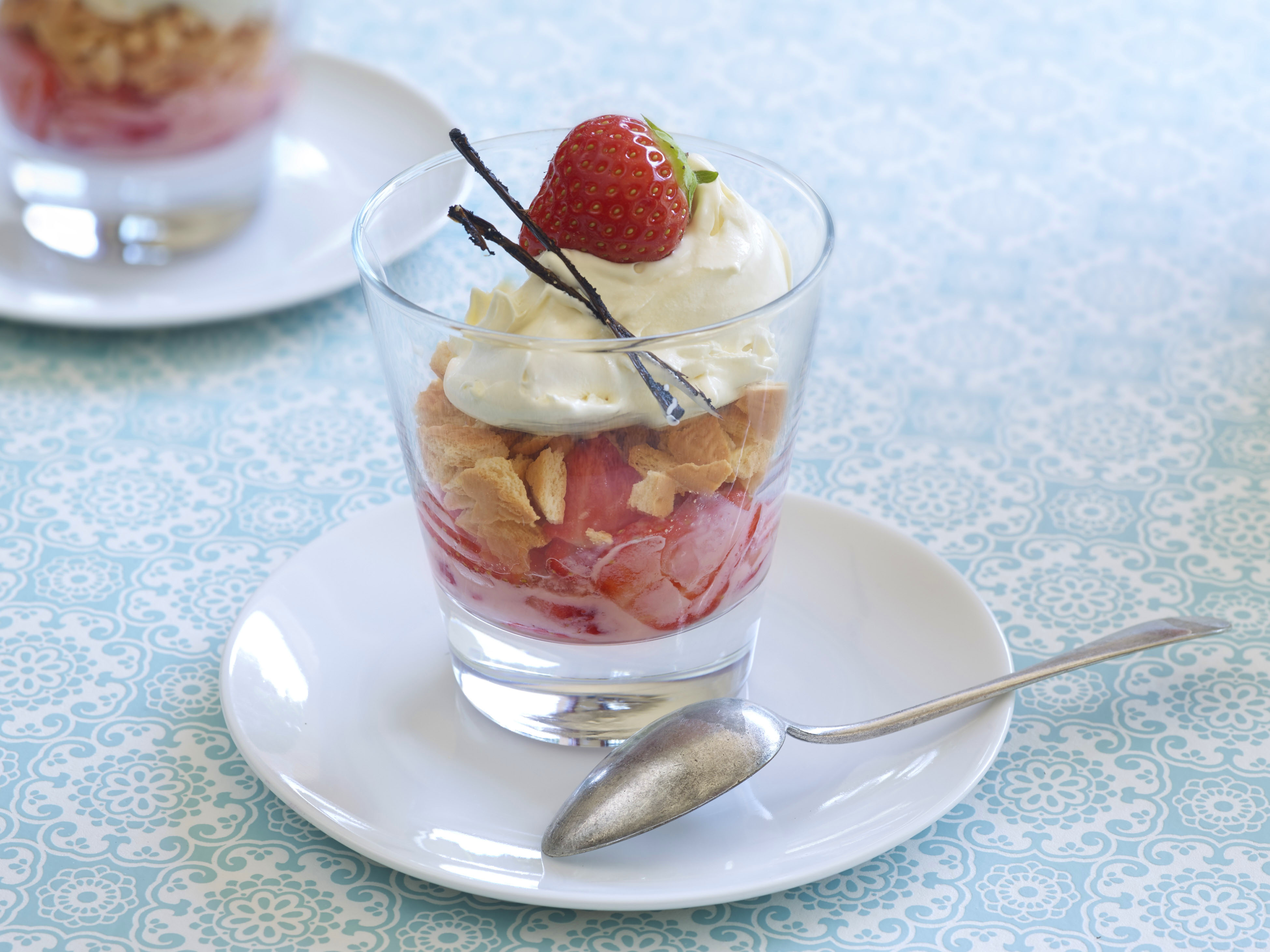 Fresones a la crema de vainilla con helado