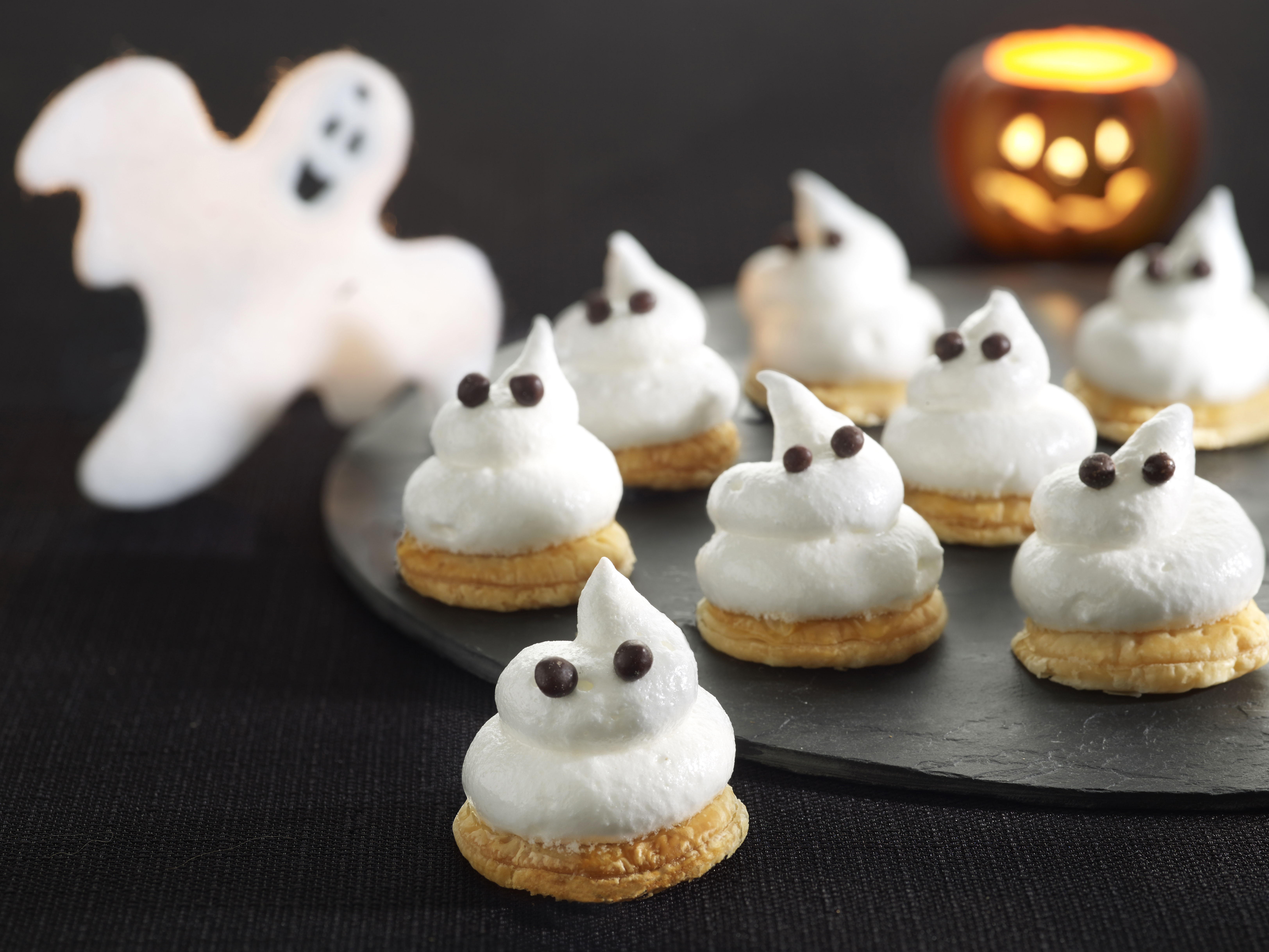 Hojaldres con merengue (fantasmas de halloween)