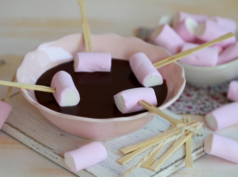 Fondue de chocolate con leche y nubes