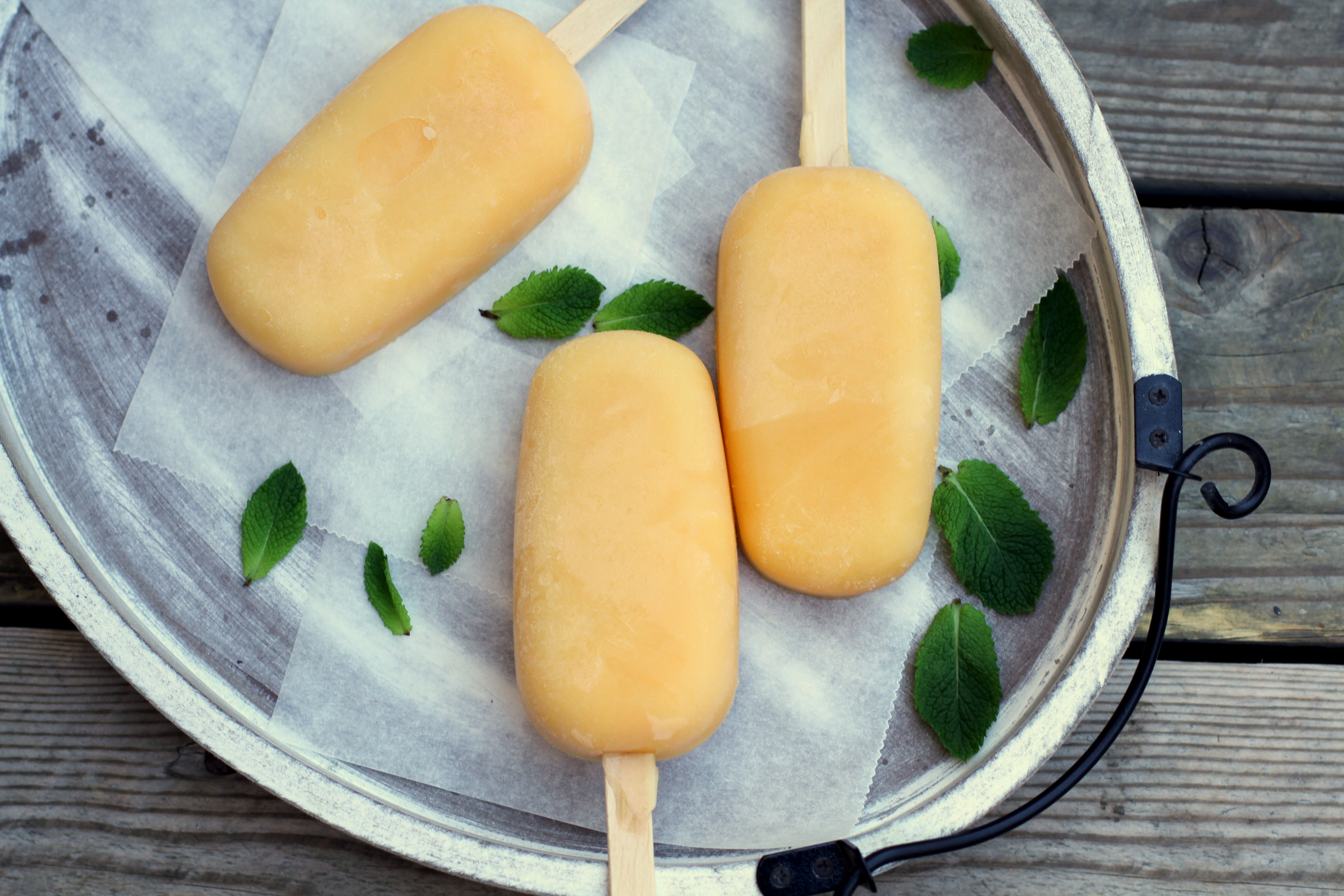 Polos de leche condensada y naranja