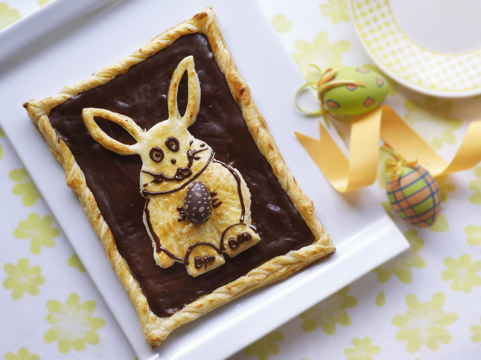 Mona de pascua con hojaldre