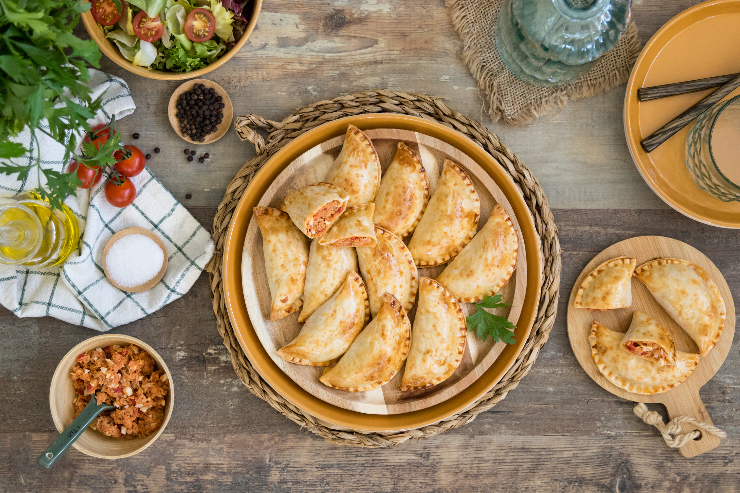 Empanadillas de atún y tomate clásica