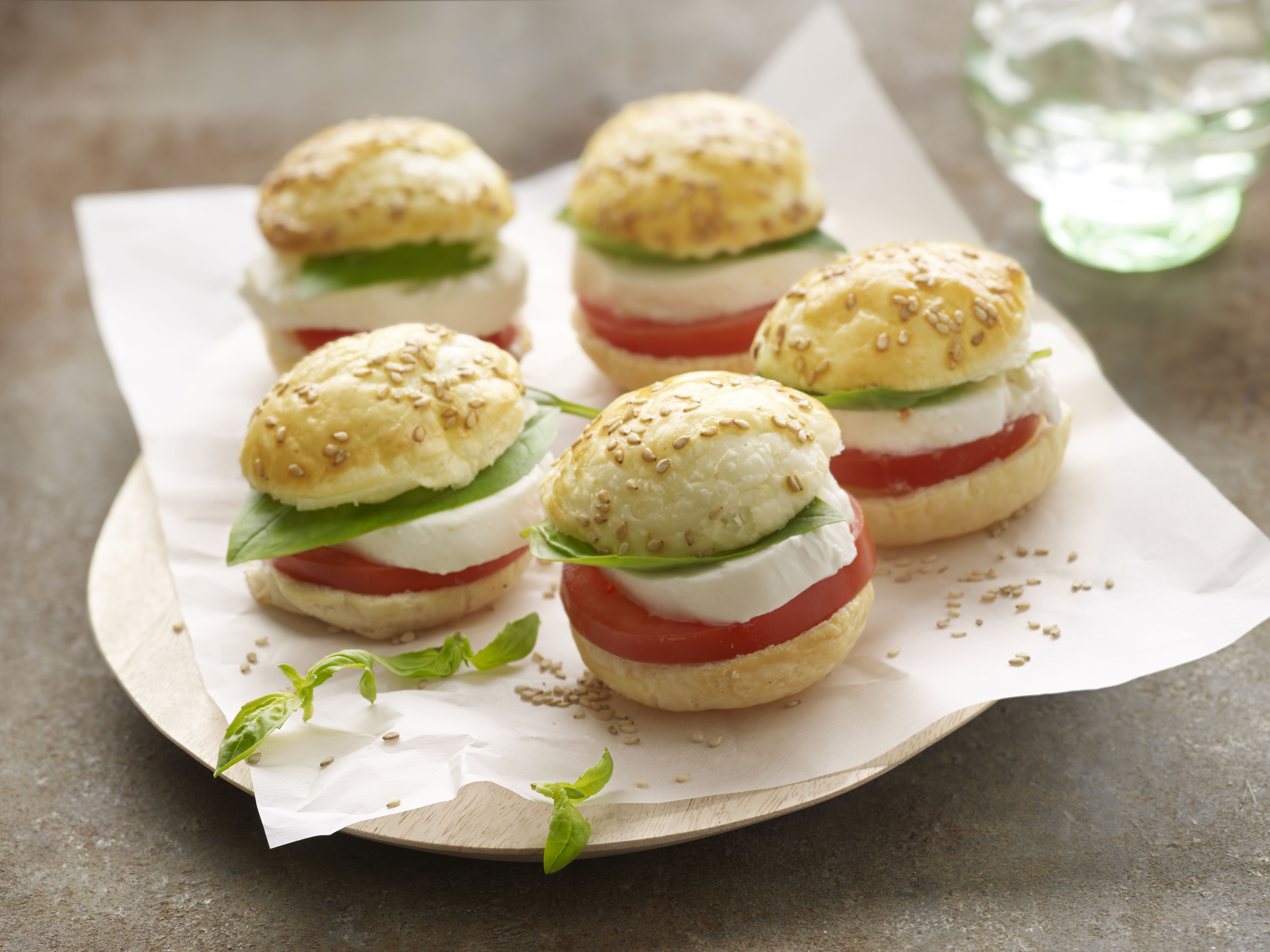 Bocaditos de tomate y mozzarella