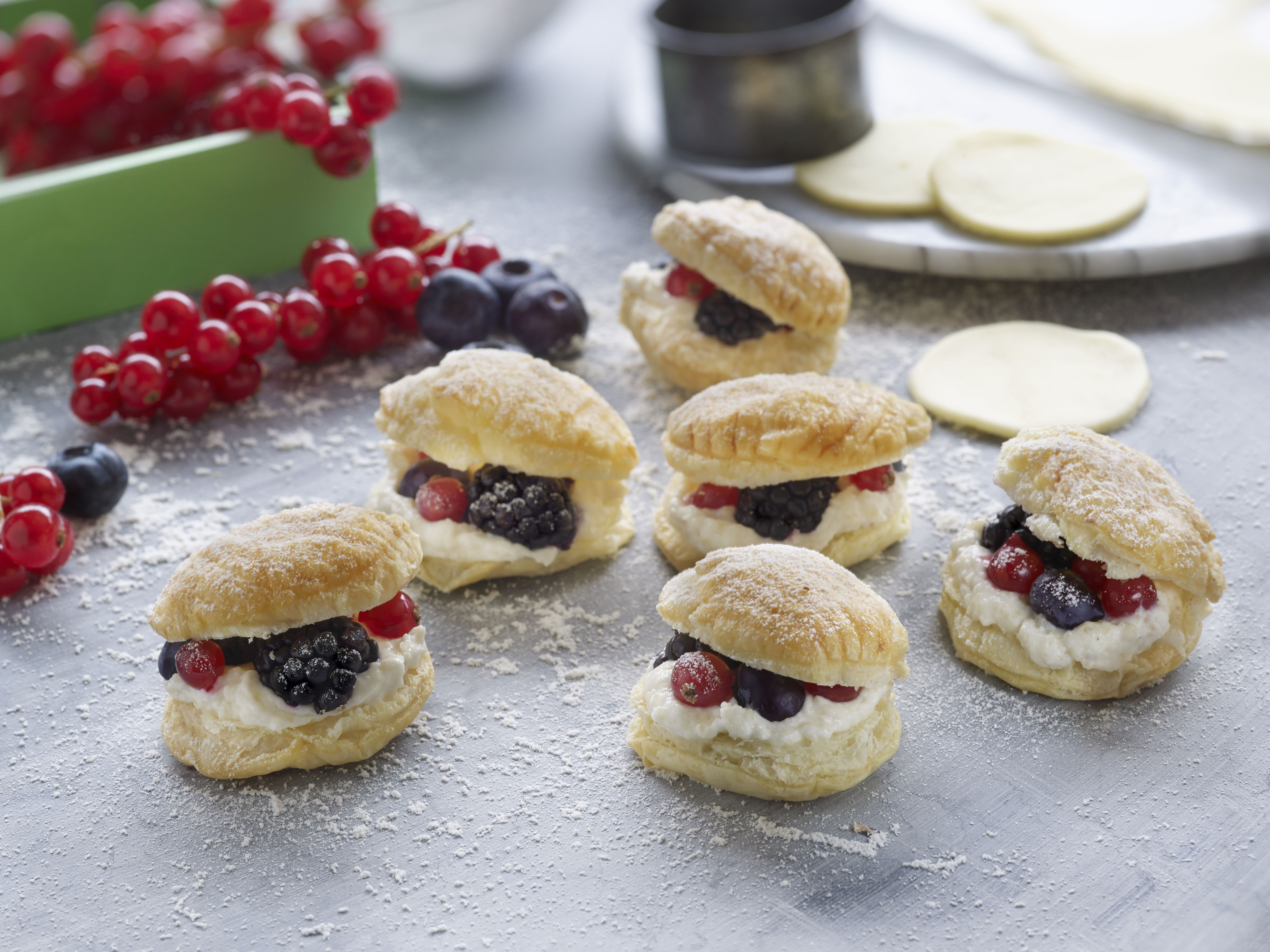 Bocaditos de frutas del bosque con requesón