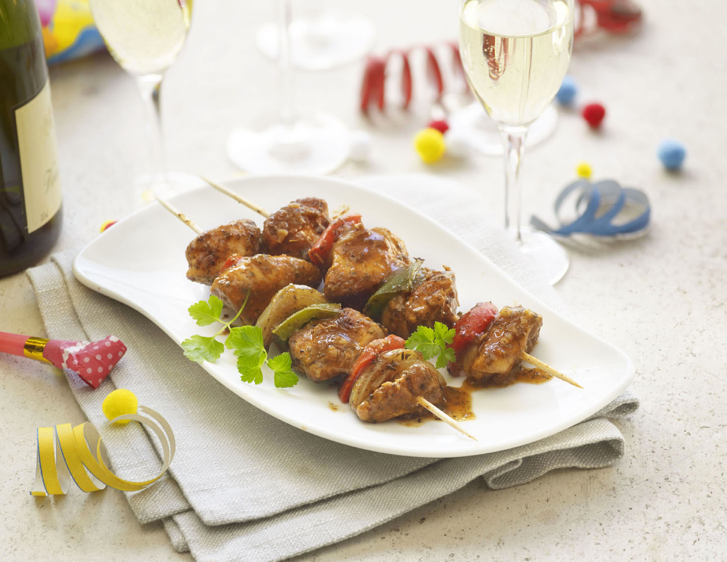 Brochetas de pollo y hortalizas