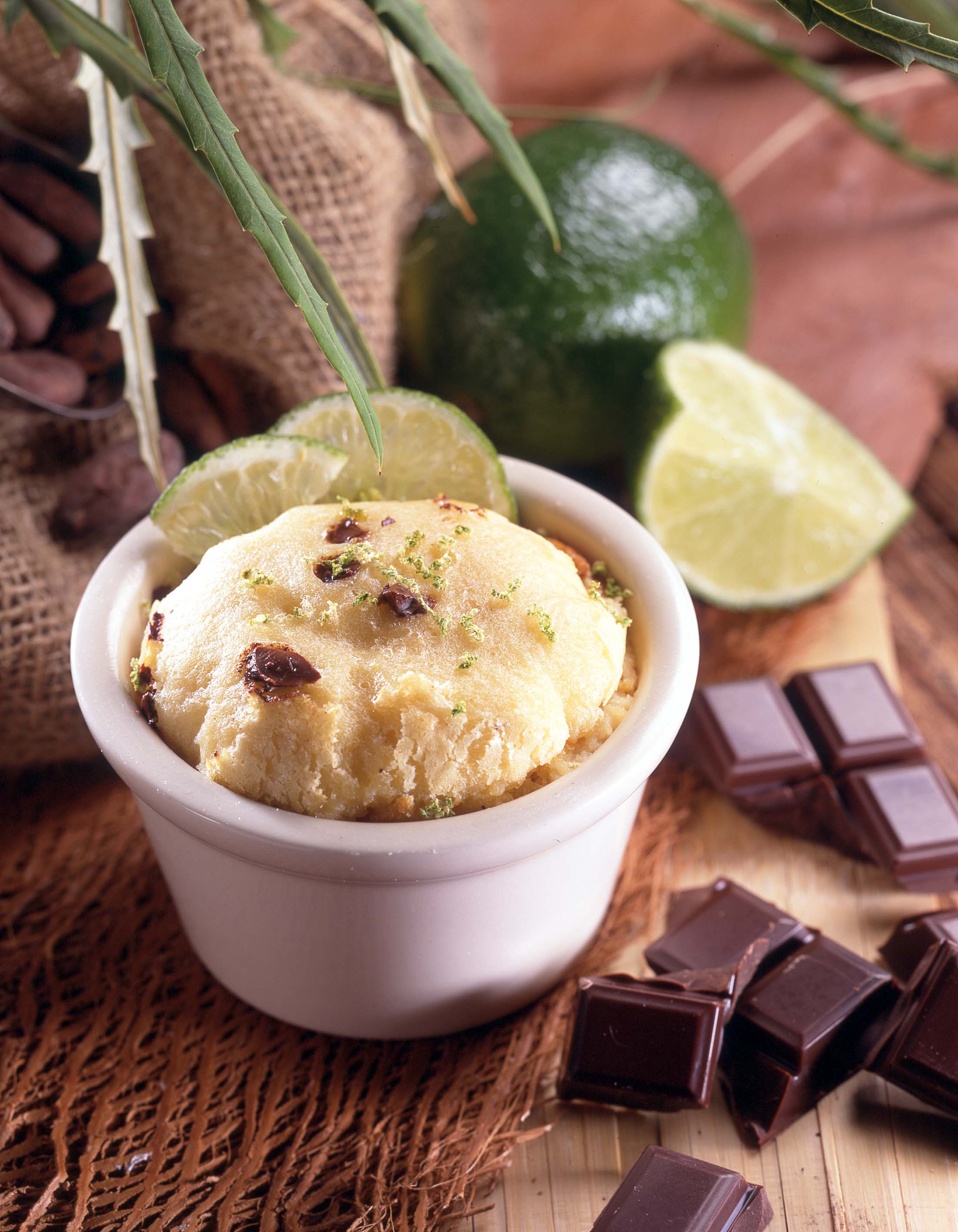 Clafoutis de coco, chocolate y lima