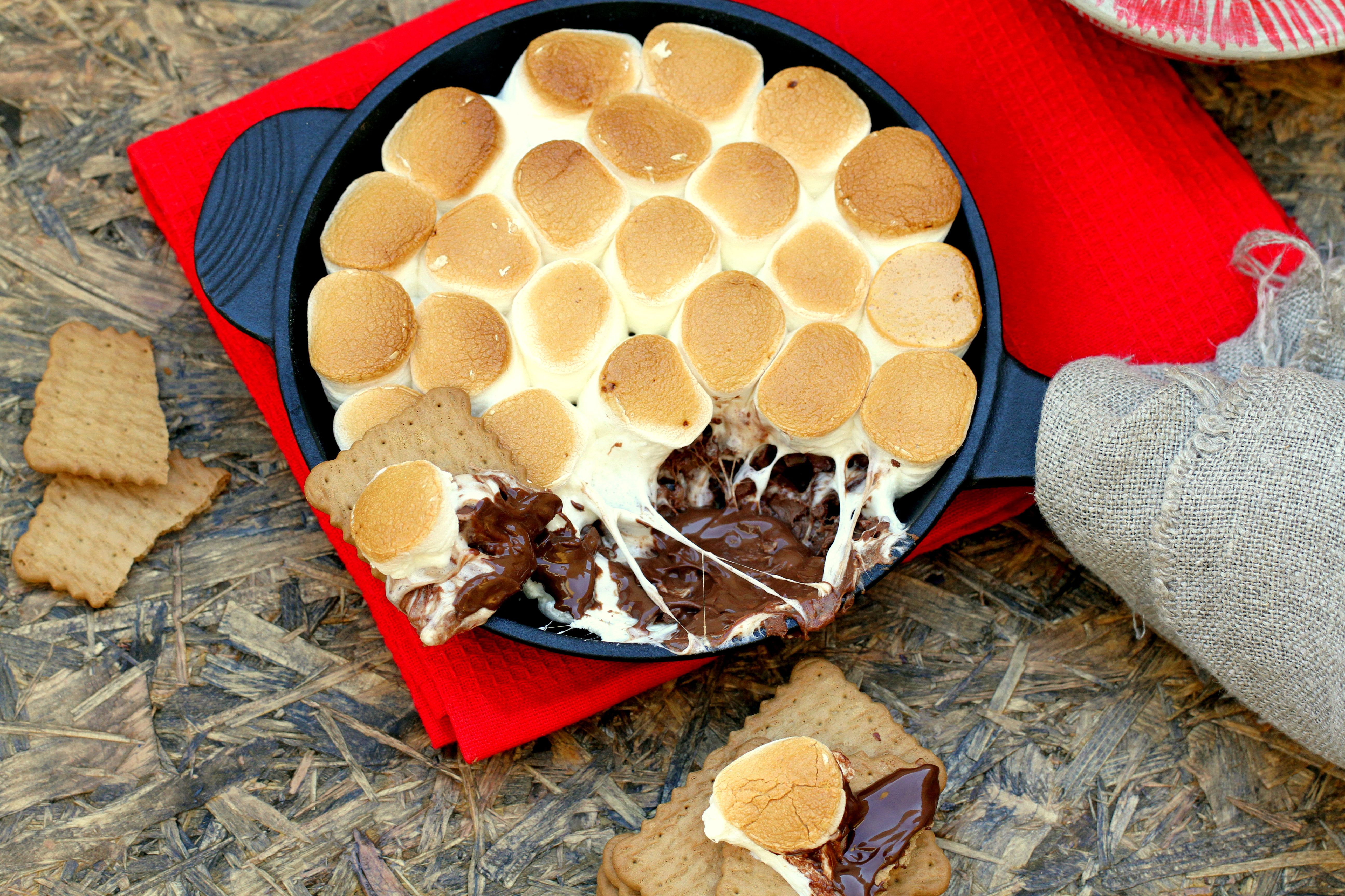 Dip de chocolate y nubes (S'MORES DIP)
