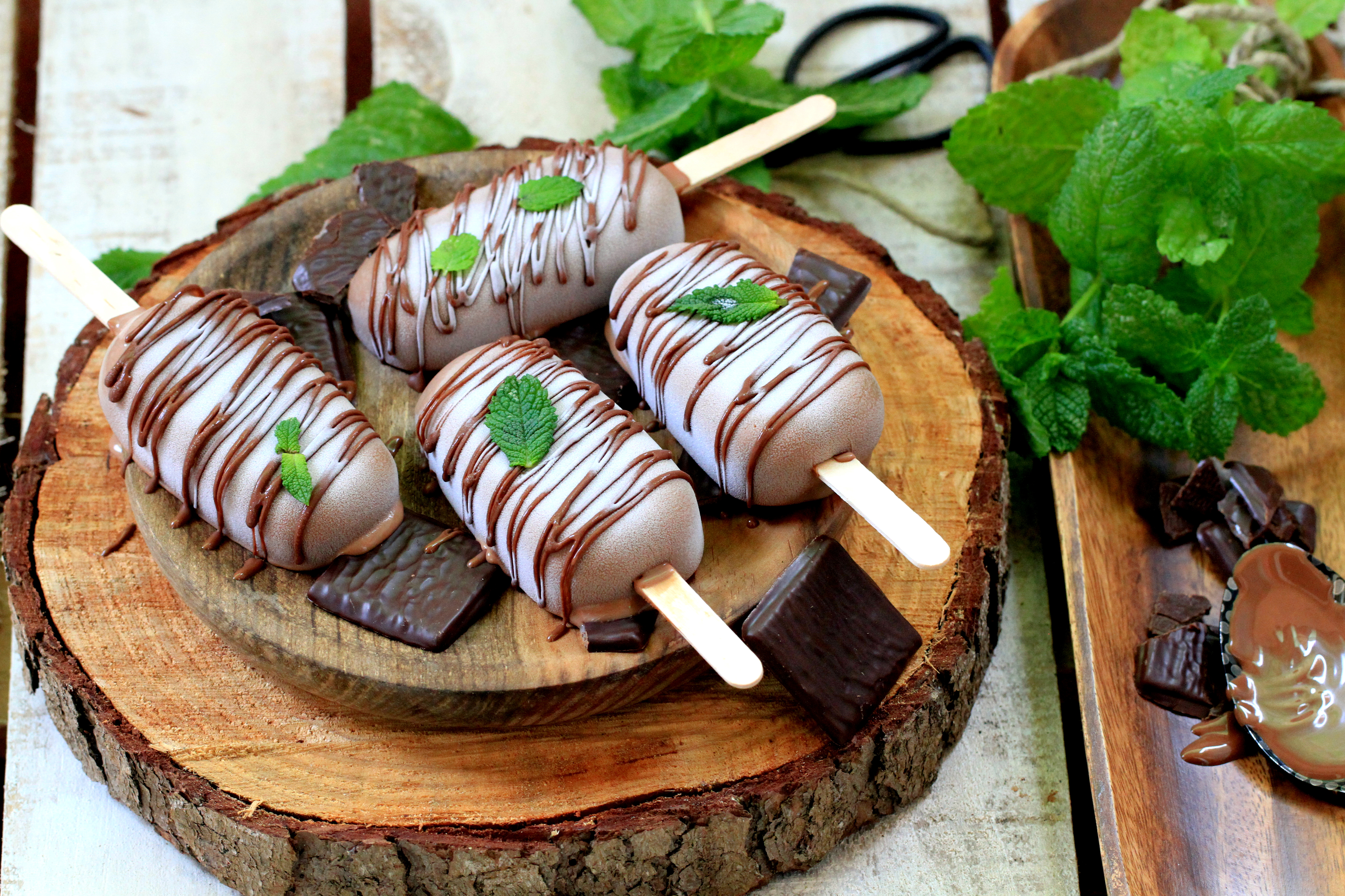 Polos de After Eight y chocolate con leche