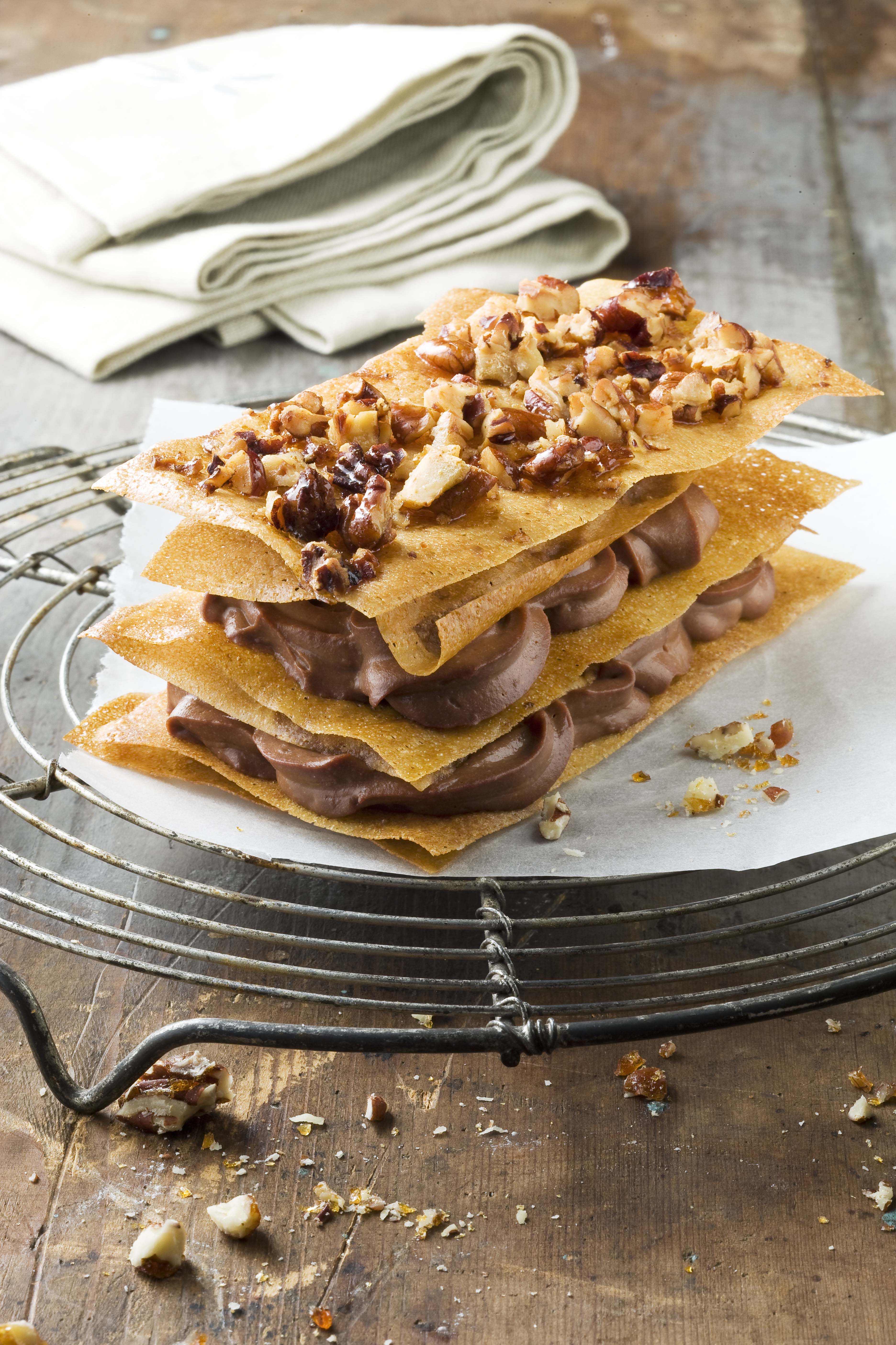 Milhojas crujientes de chocolate y nueces