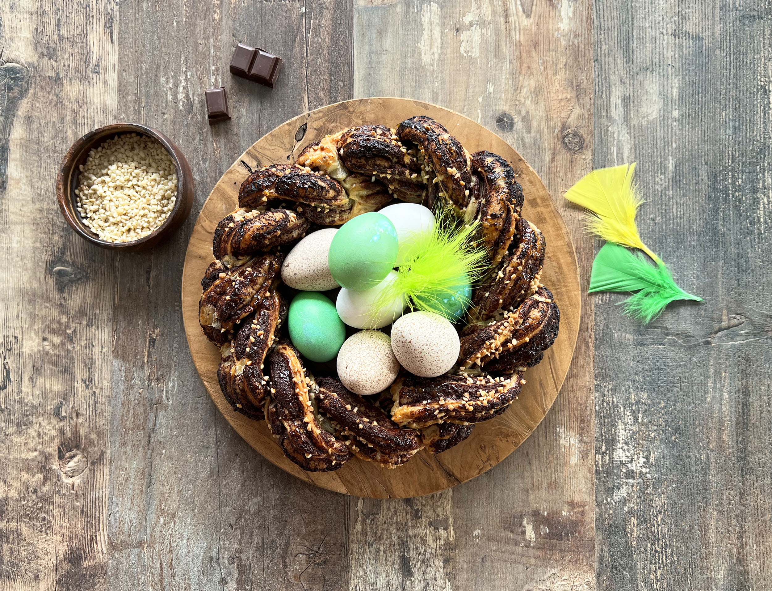 Nido de Pascua con chocolate y hojaldre