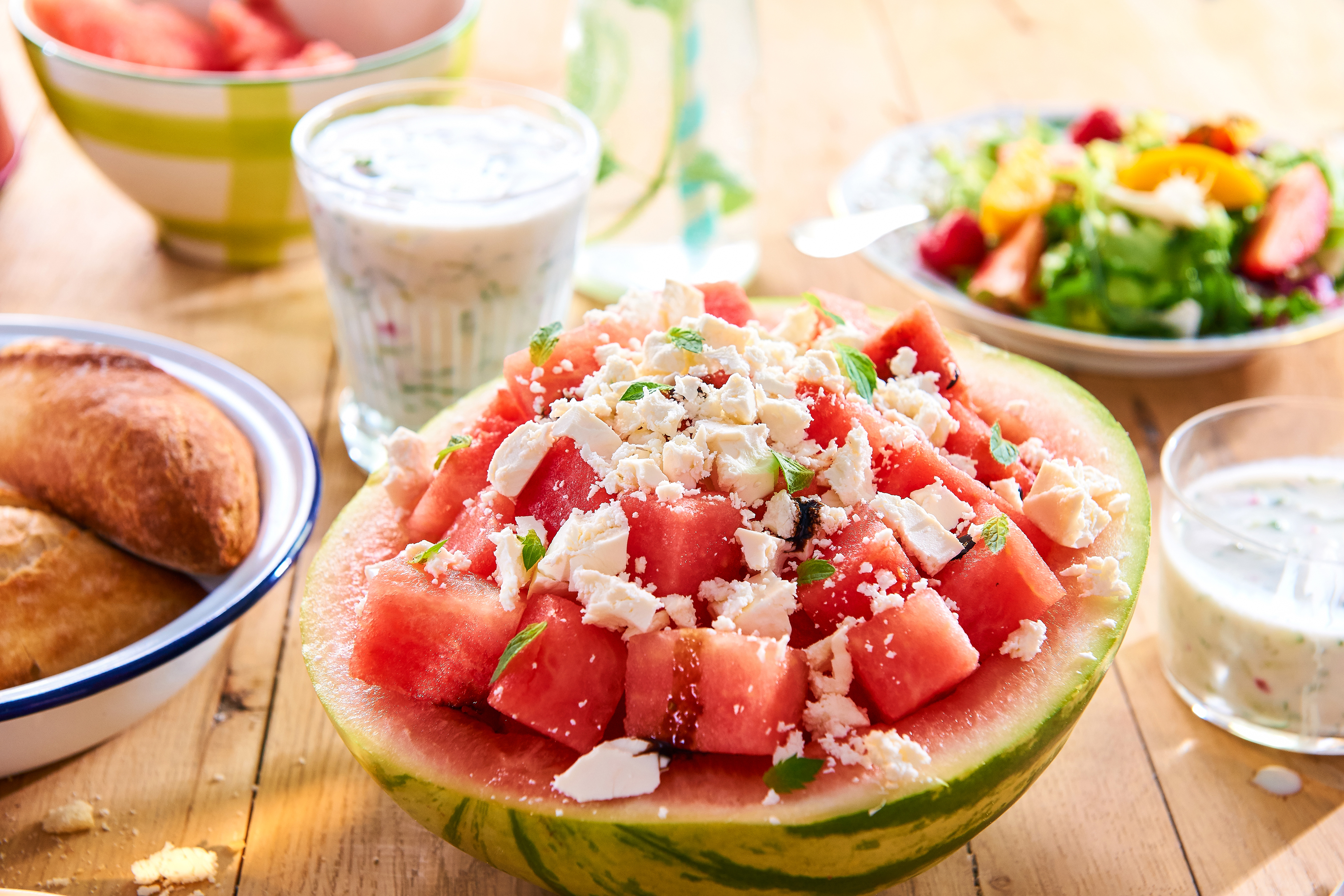Ensalada de frutas con queso feta