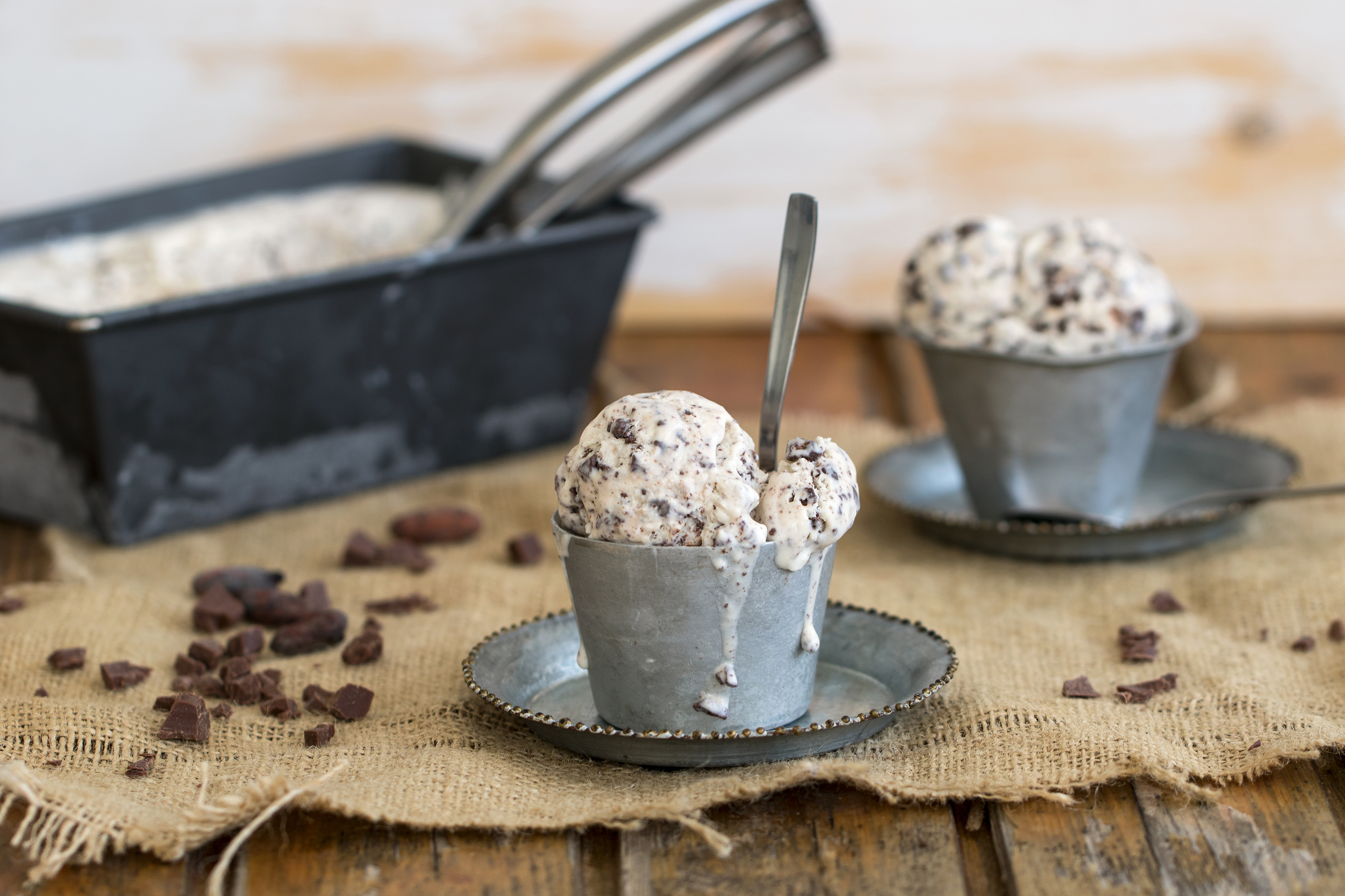 Helado de stracciatella con leche condensada