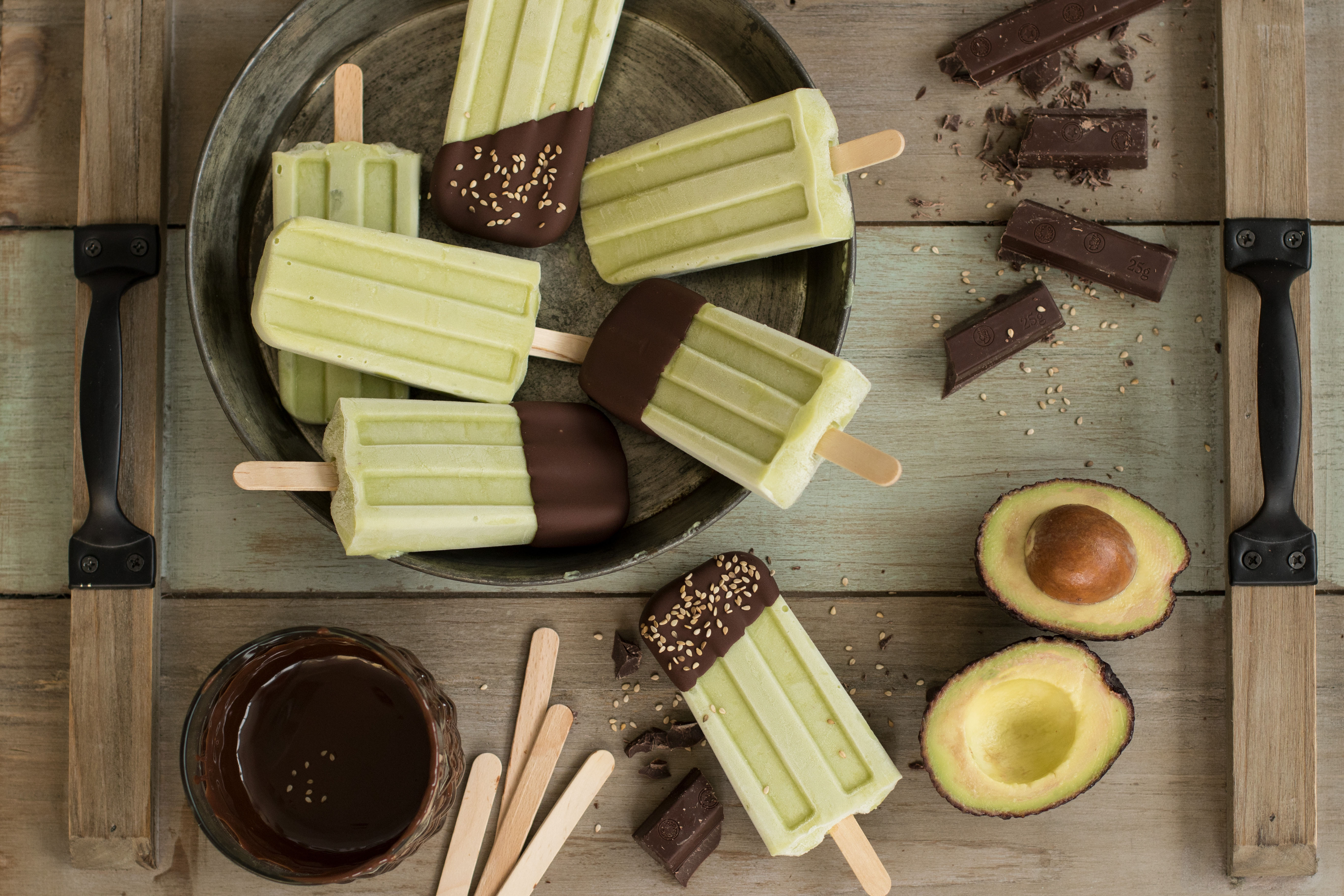 Polos de aguacate y chocolate