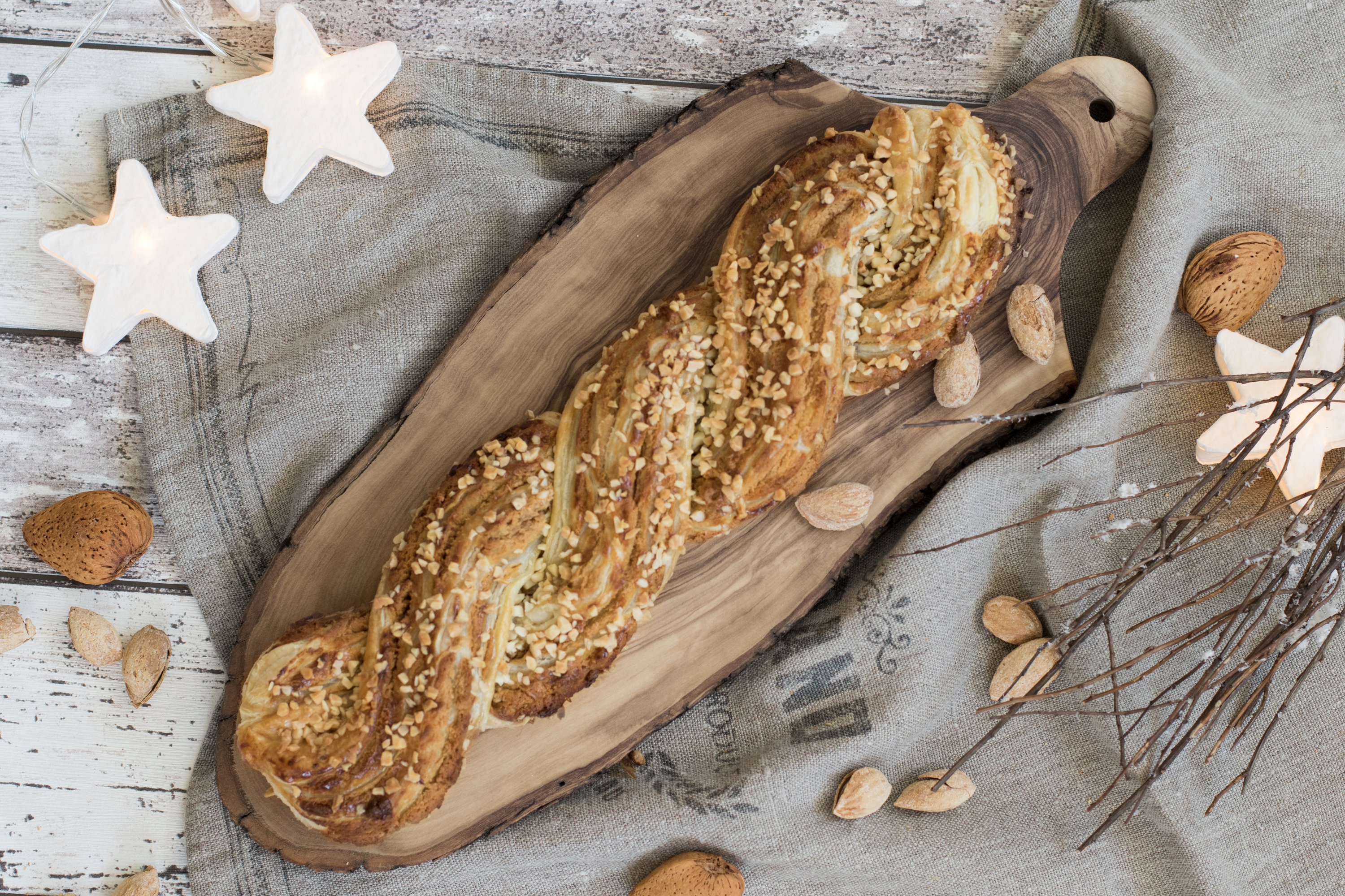 Trenza de hojaldre y crema de turrón