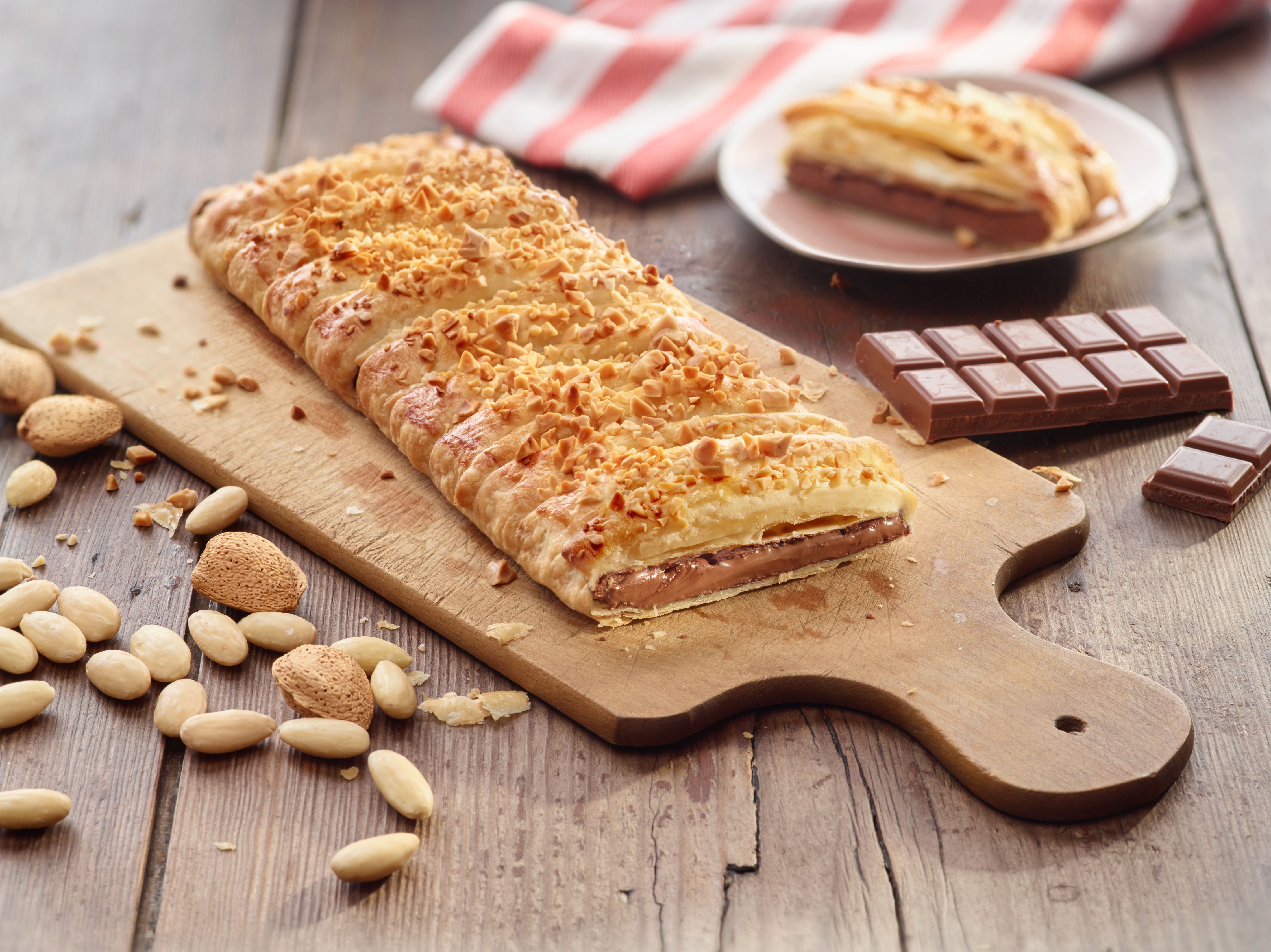 Trenza de hojaldre y chocolate con leche