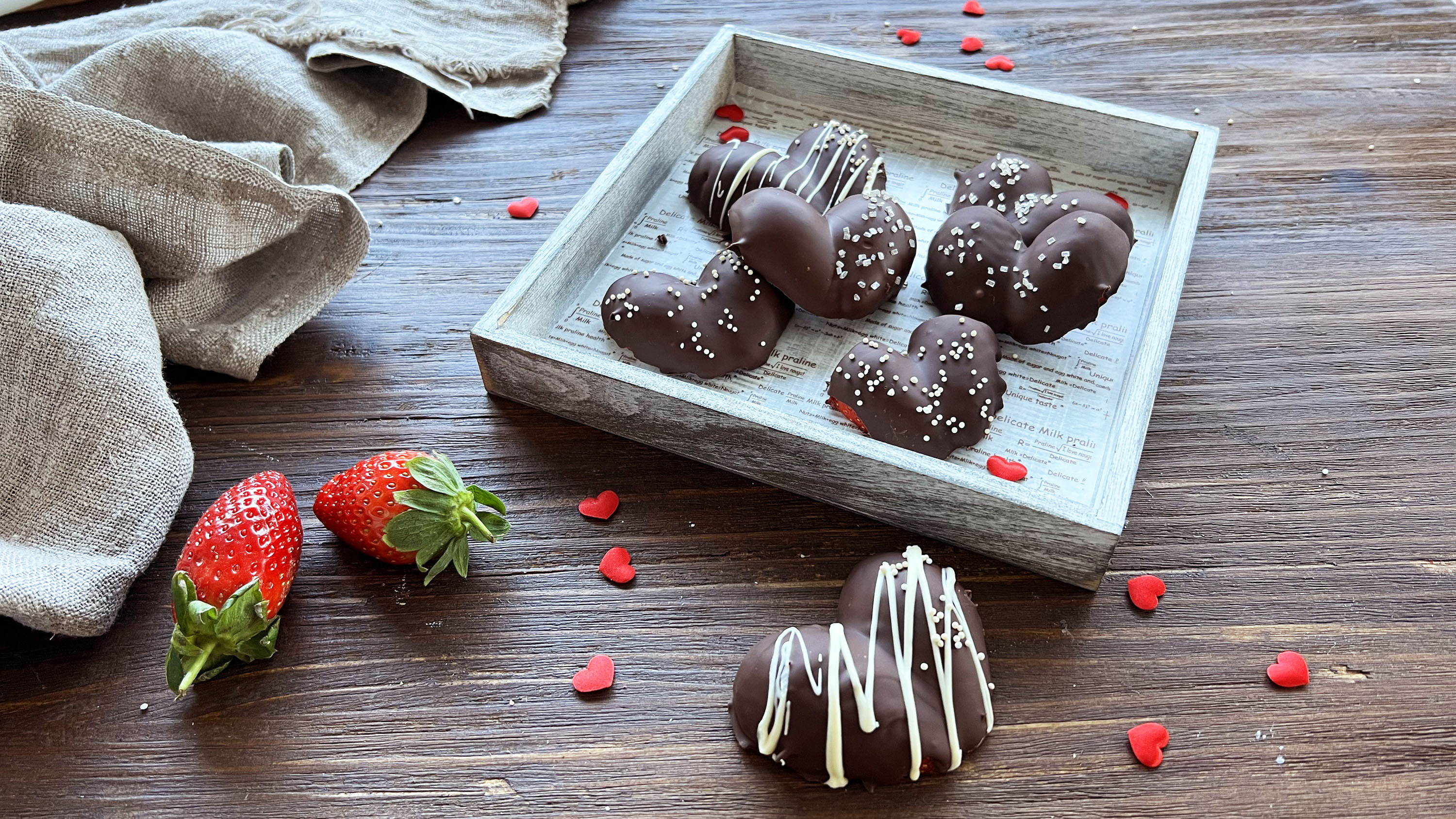 Corazones de fresones con chocolate