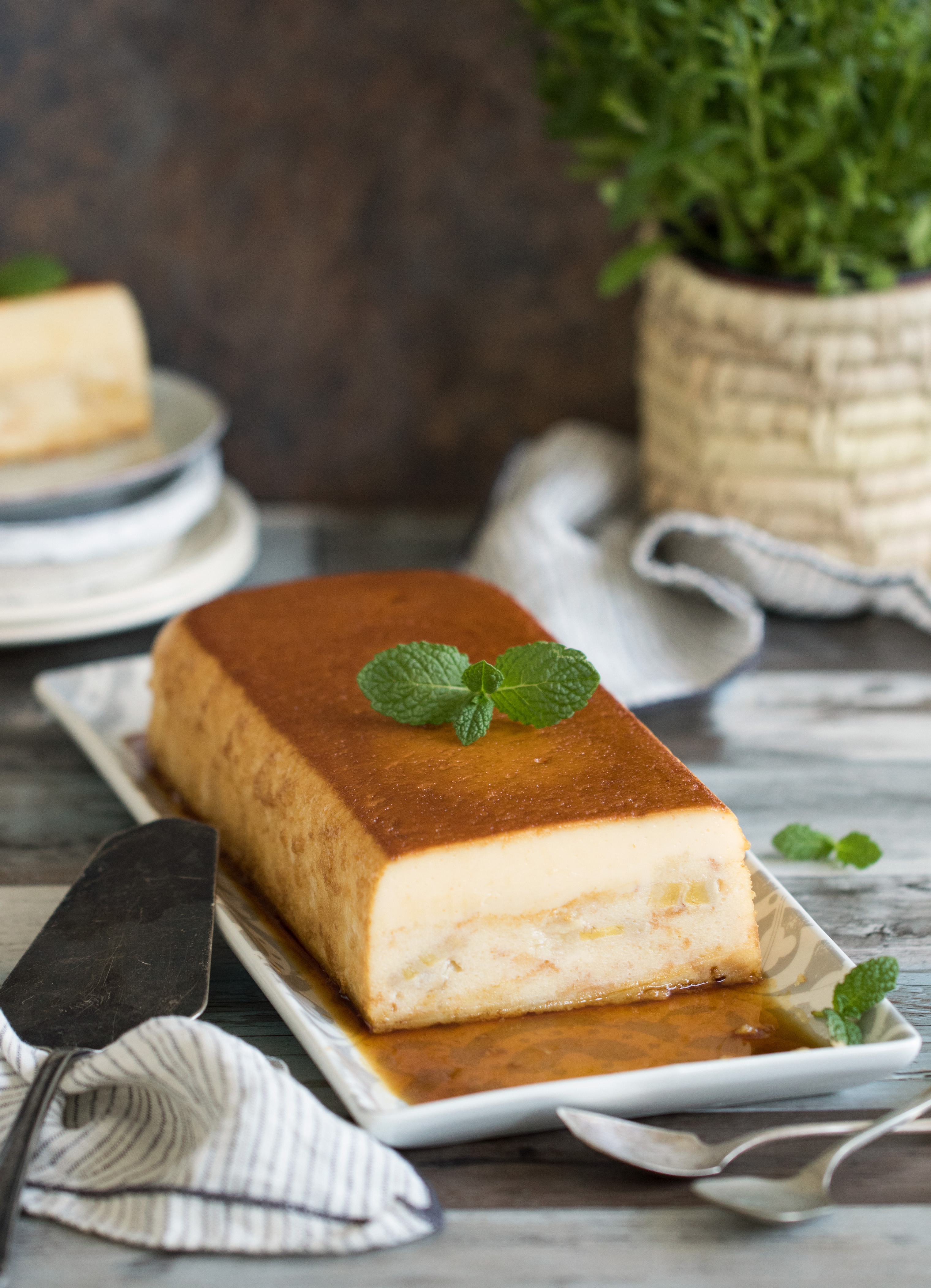 Flan de leche condensada con magdalenas y plátano