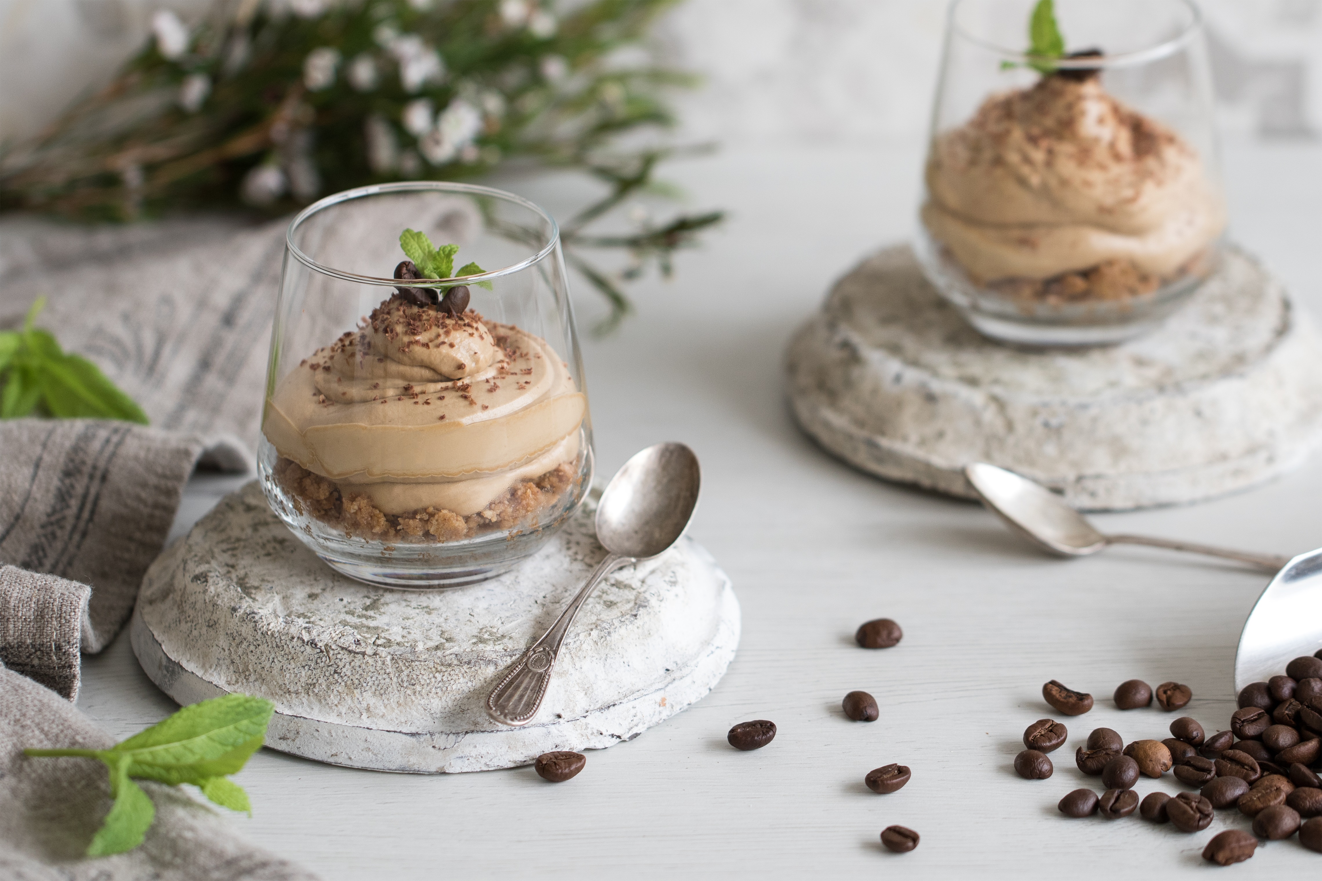 Vasitos de crema de queso y café bombón
