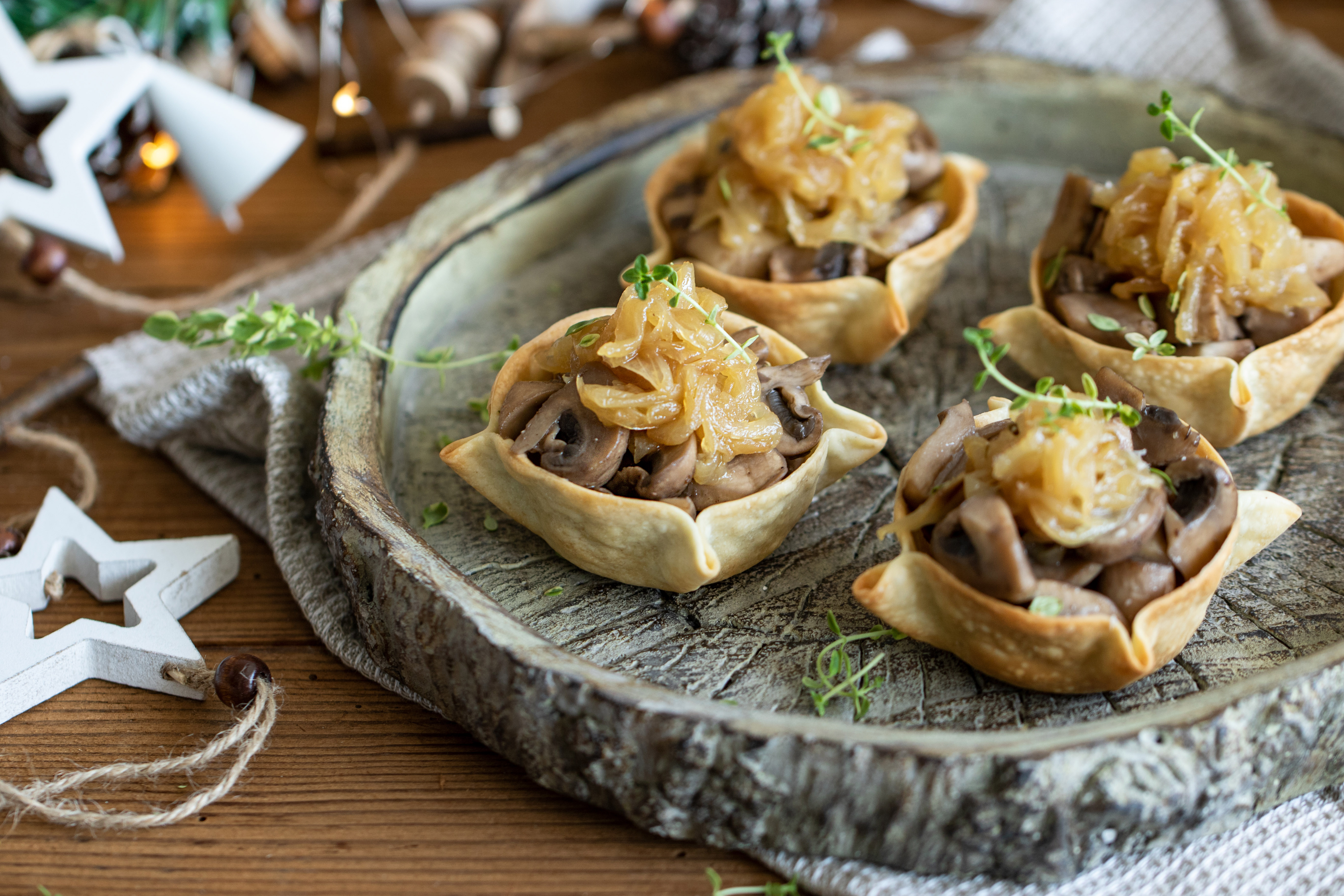 Tartaletas con champiñones y cebolla caramelizada