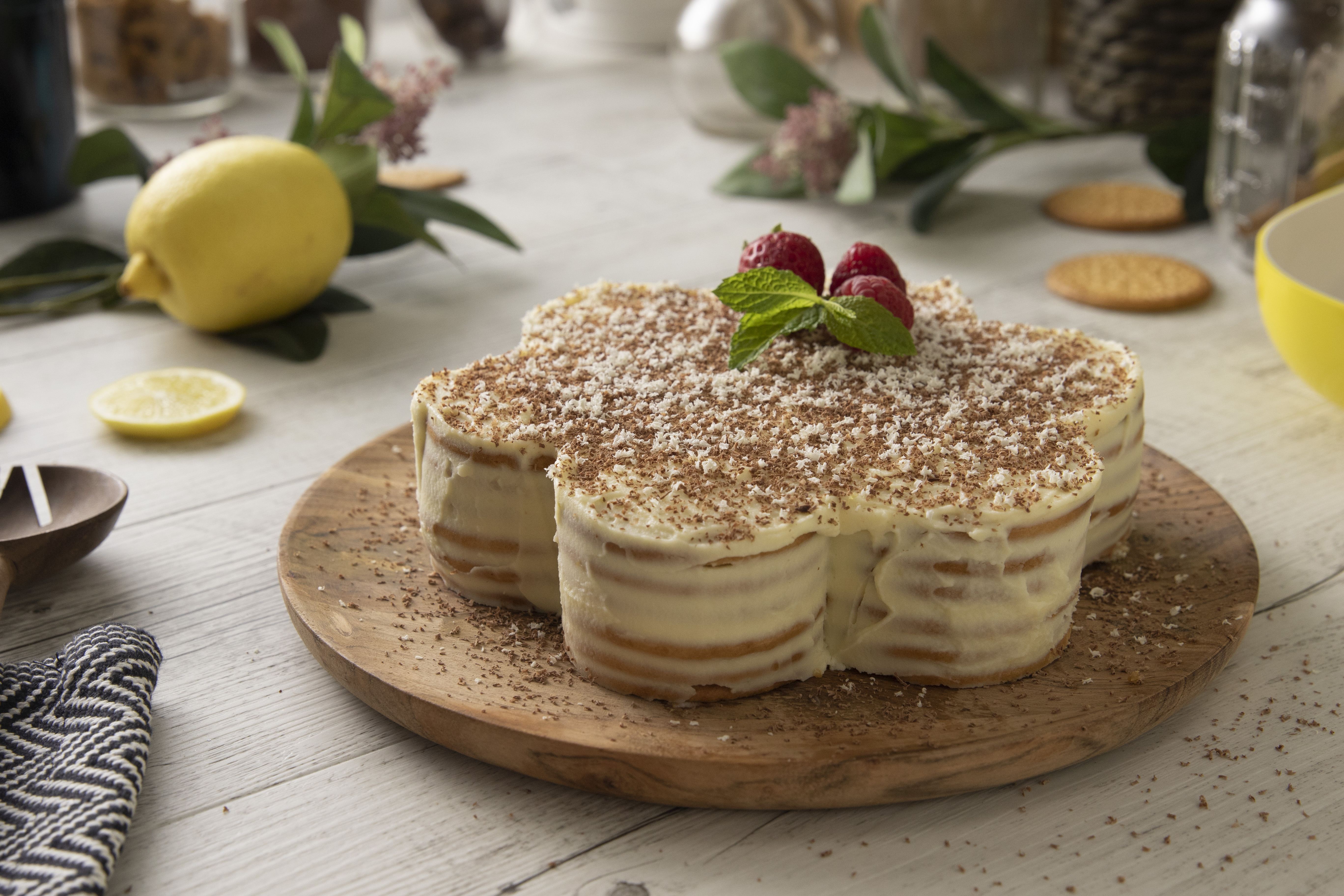Tarta de galletas en flor con leche condensada