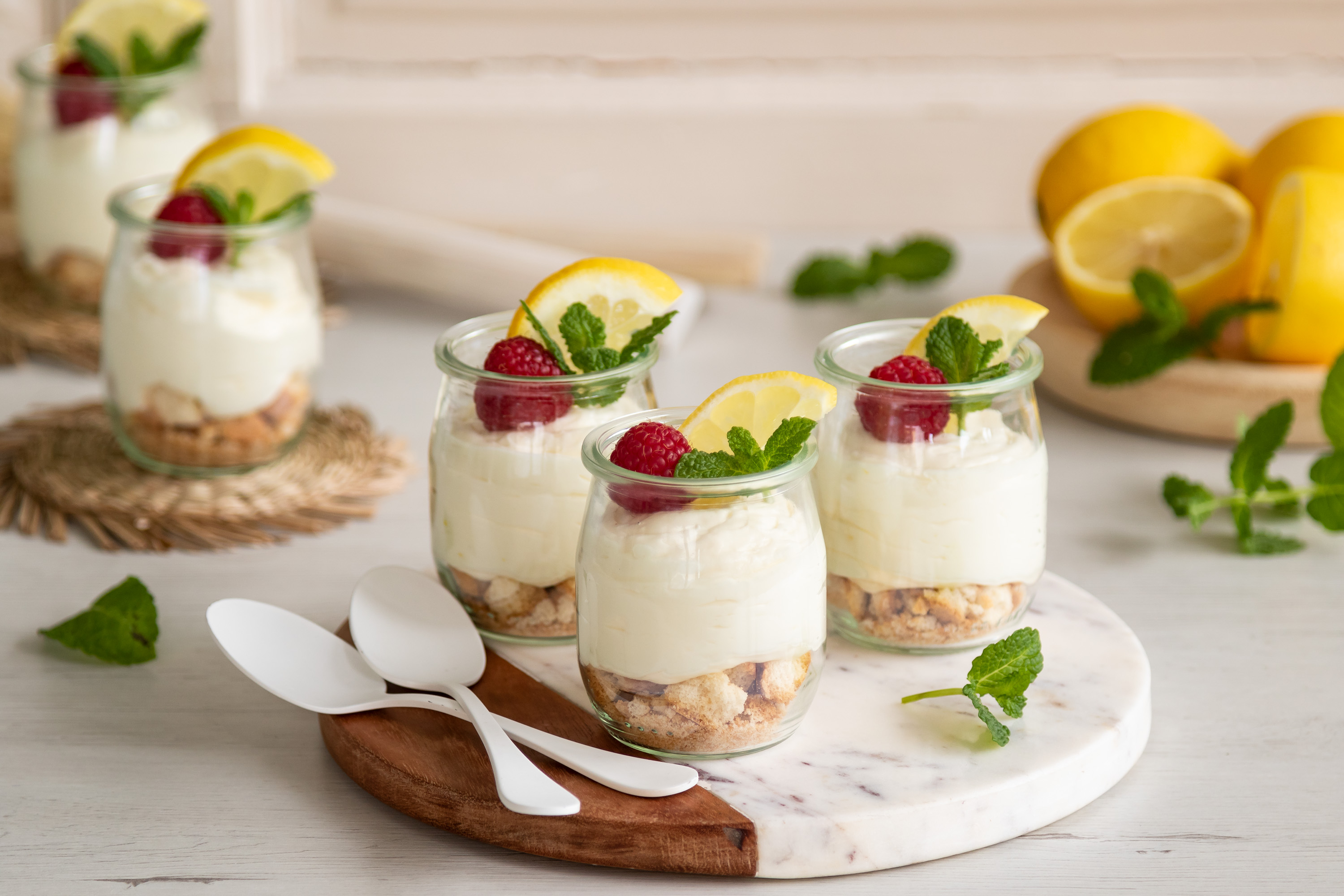 Tarta de queso y limón con leche condensada en vasitos