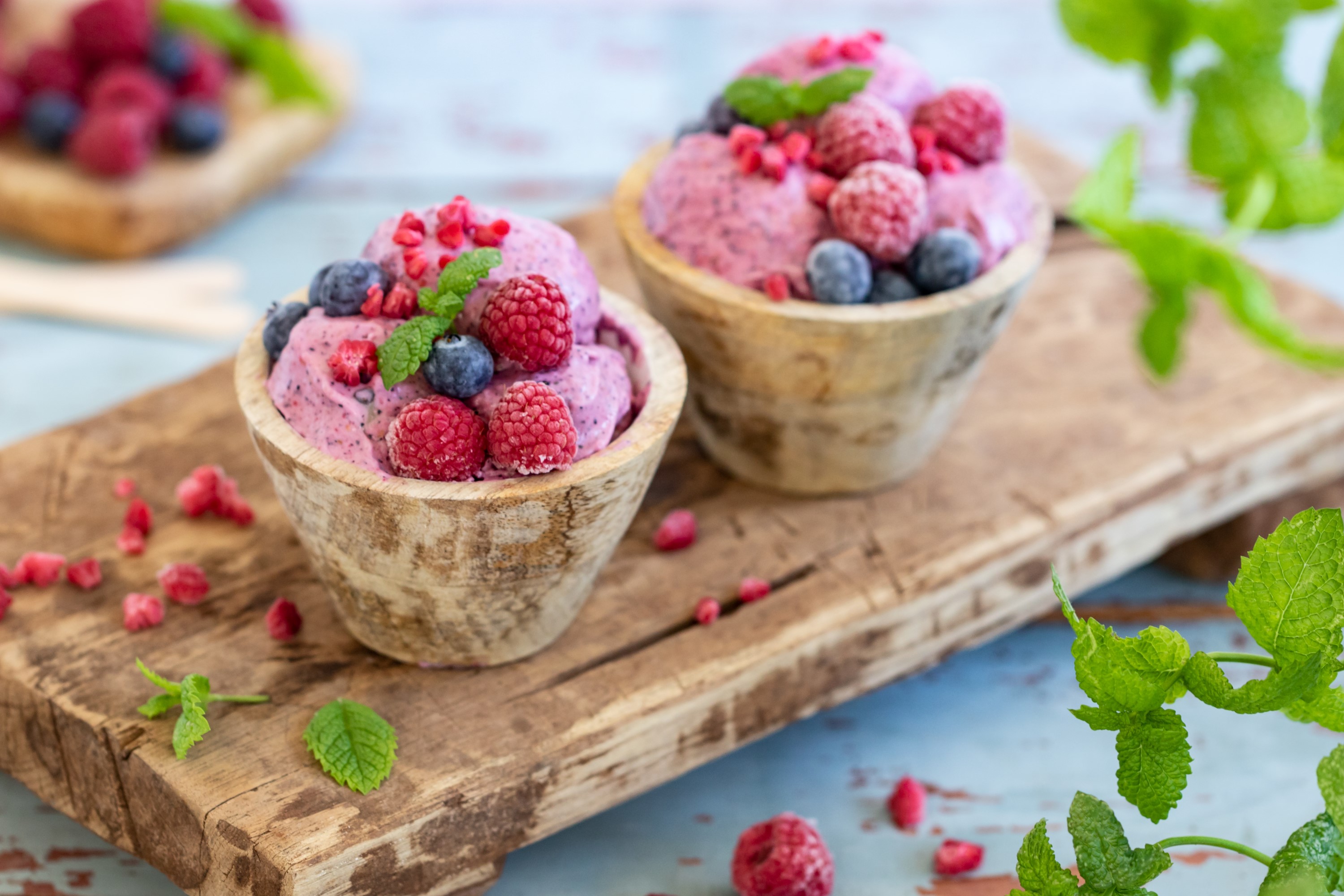 Helado de frutos rojos con leche condensada