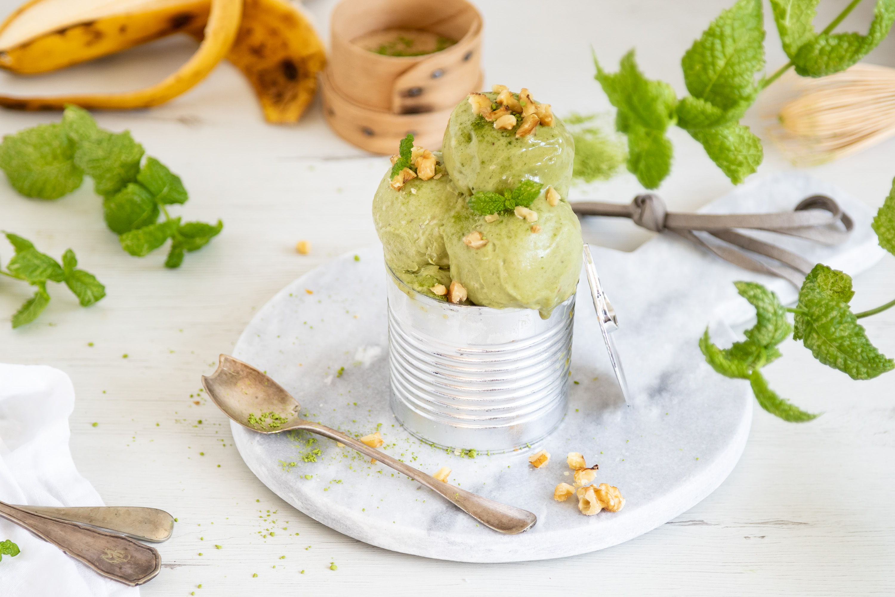 Helado de plátano y té matcha con leche condensada