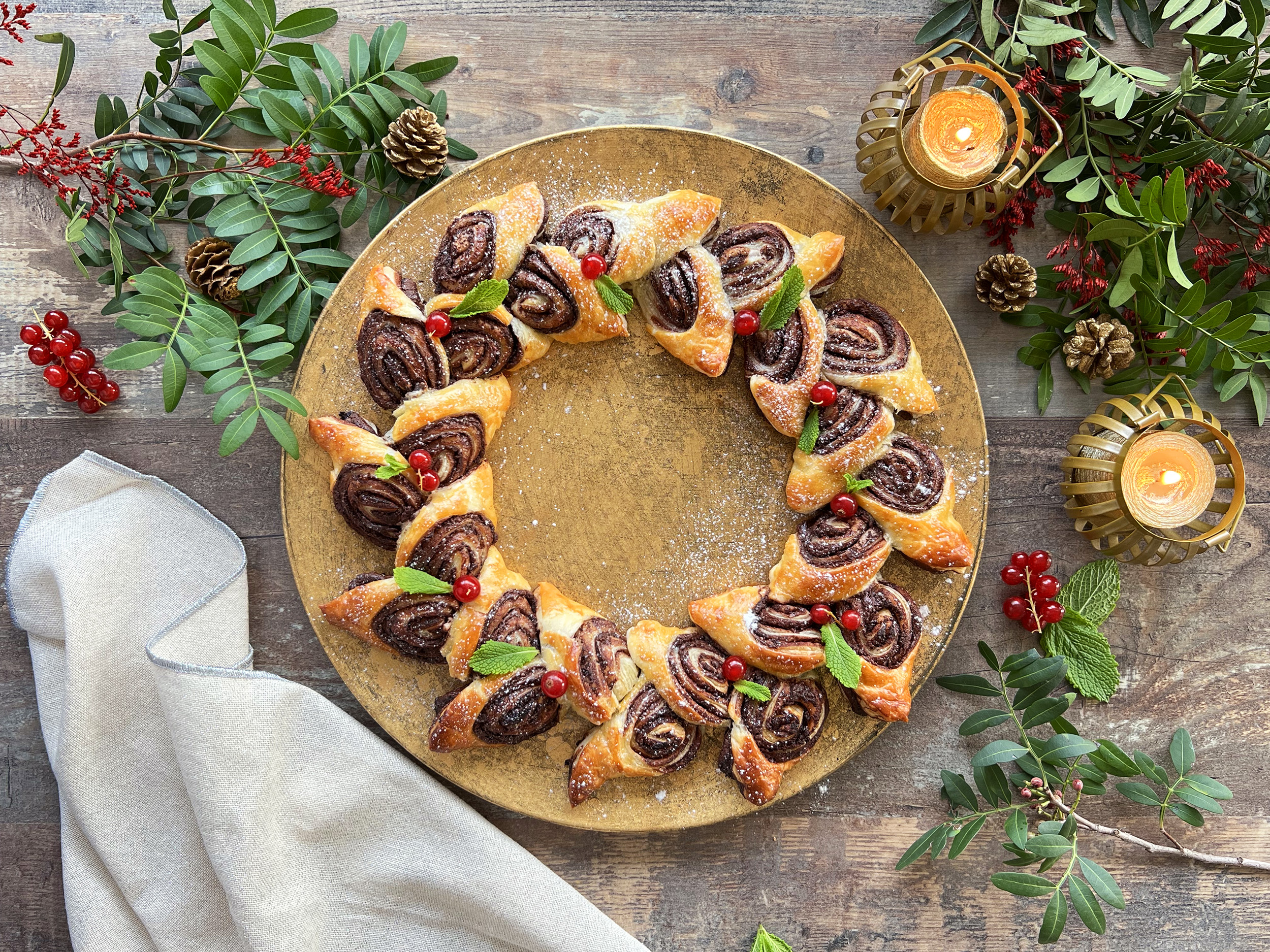 Corona de hojaldre relleno de chocolate para Navidad