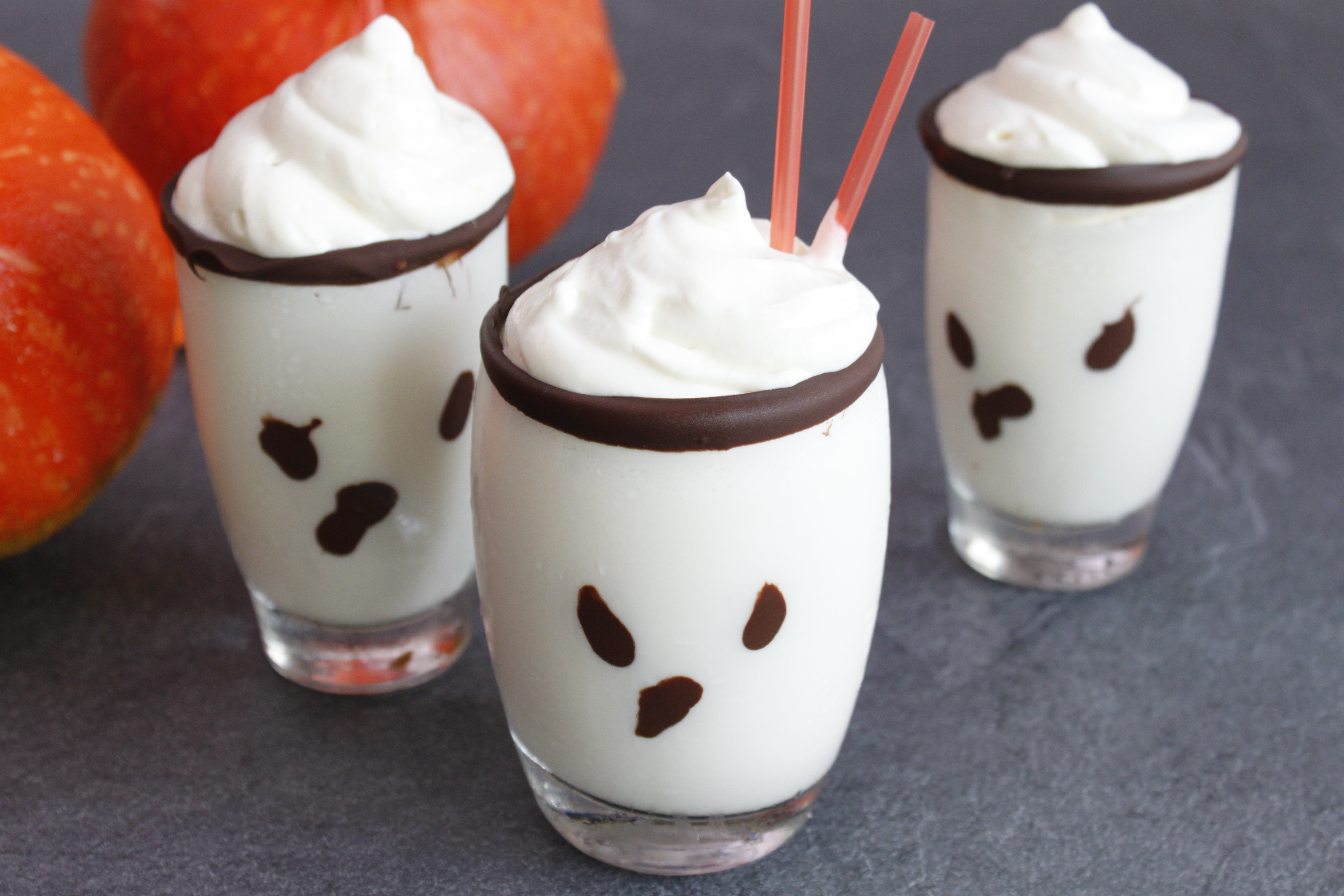 Batido de chocolate blanco fantasma para Halloween