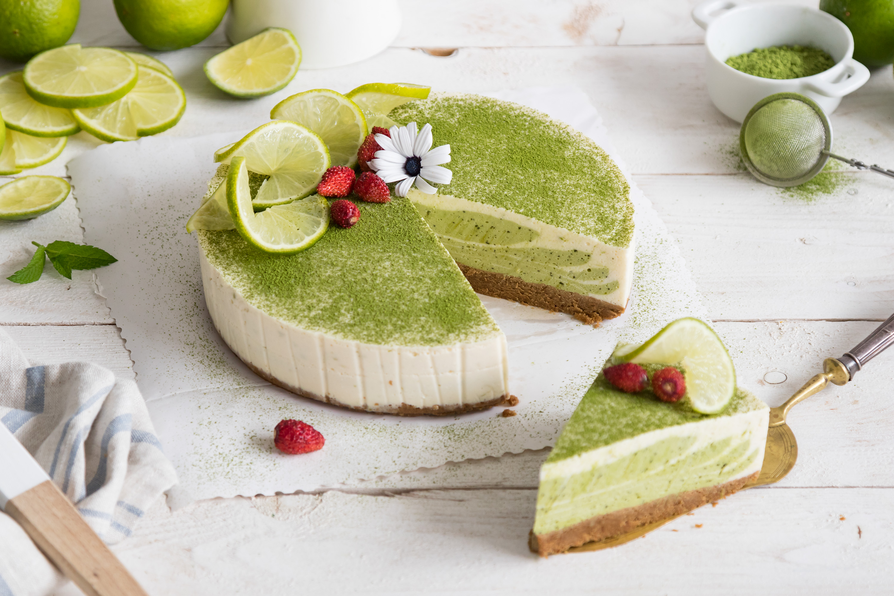 Cheesecake sin horno con té matcha y lima