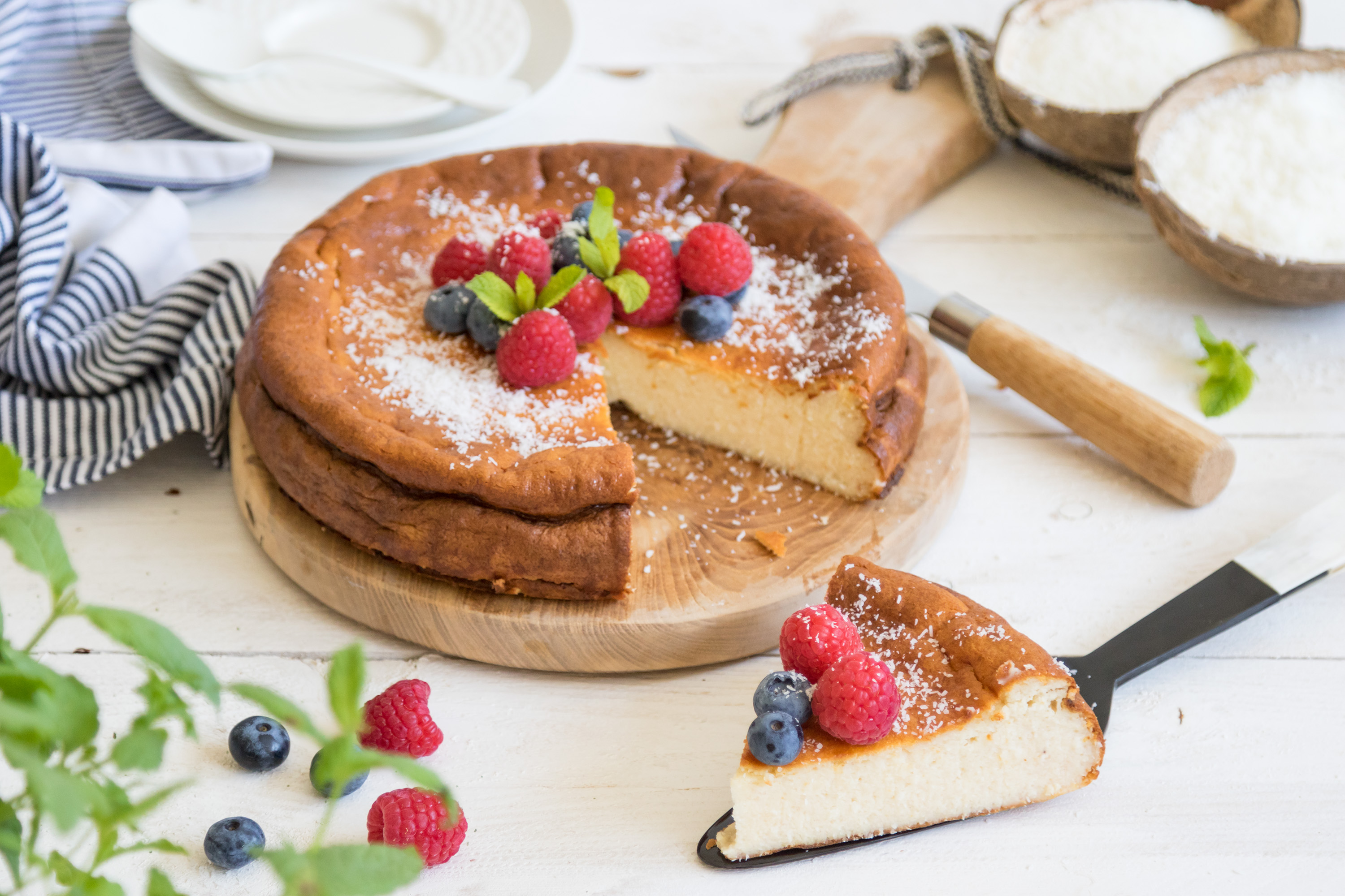 Tarta de queso y plátano con coco