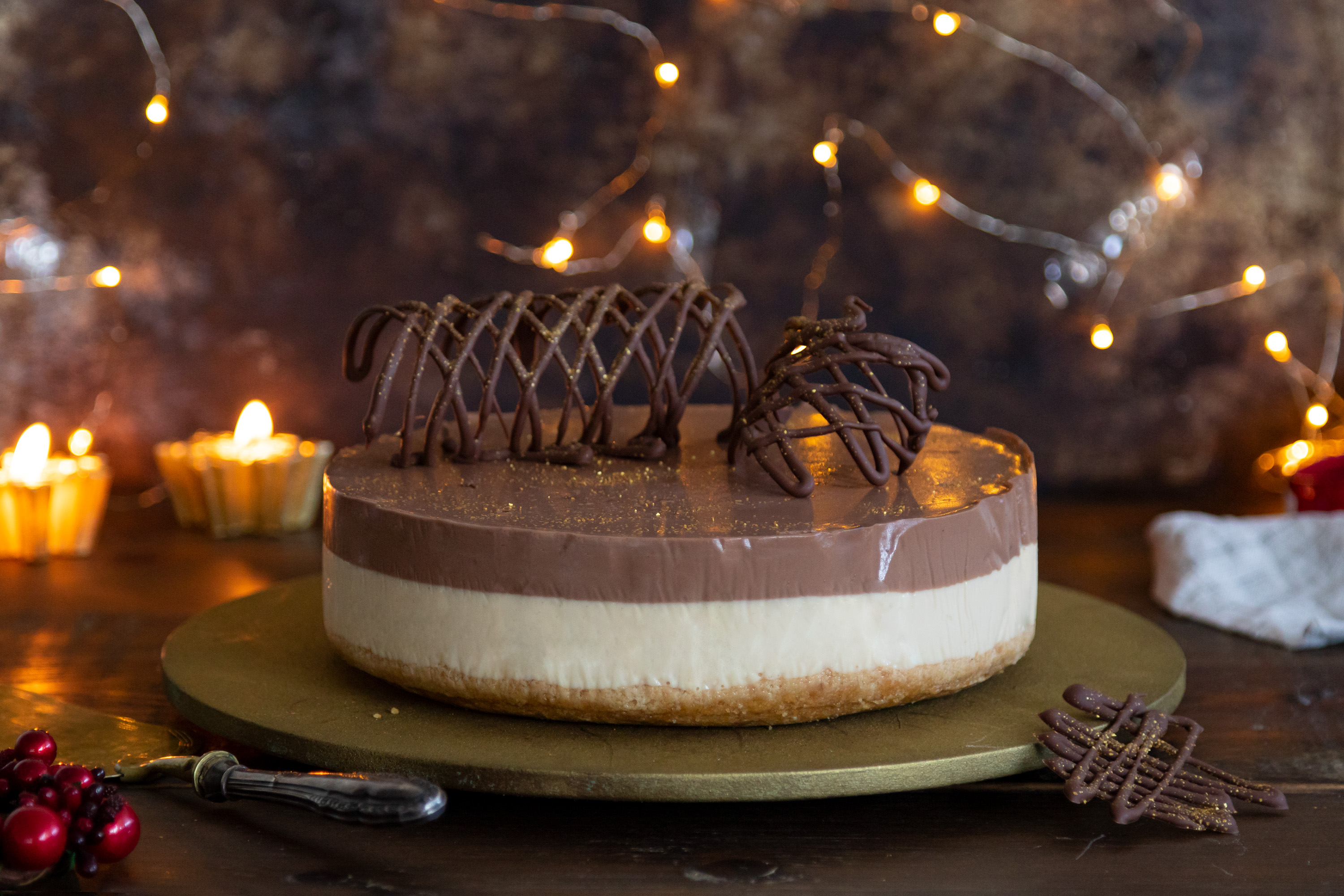 Tarta de turrón y chocolate con leche